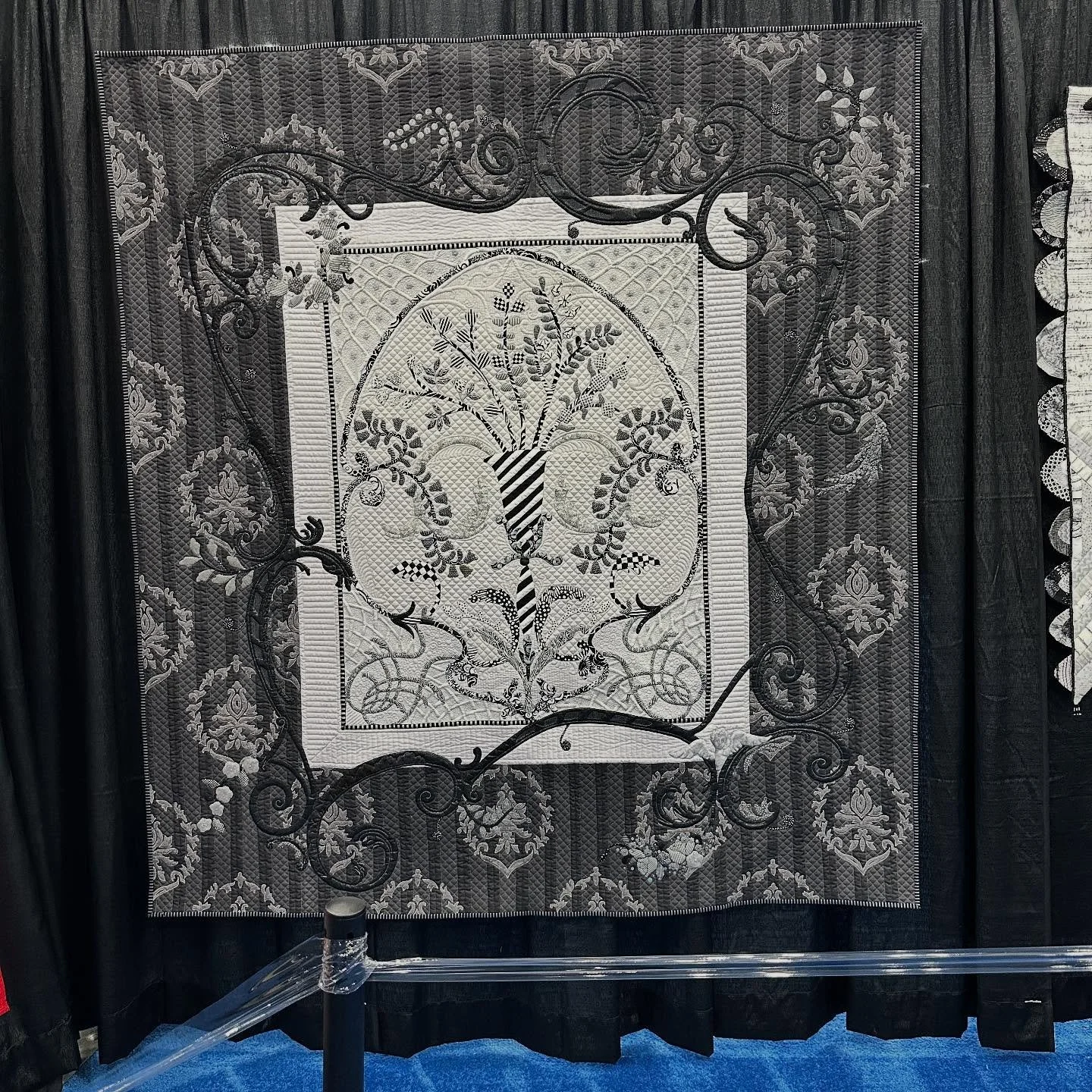 Post 3: Exhibition and competition quilts at @quiltfestival . Pics followed by information. #quiltfestivalhouston #quiltfestival #quiltshow #eyeofthebeholderquiltdesign #quiltinspiration #quiltingisacreativeactofhope #happyquilting