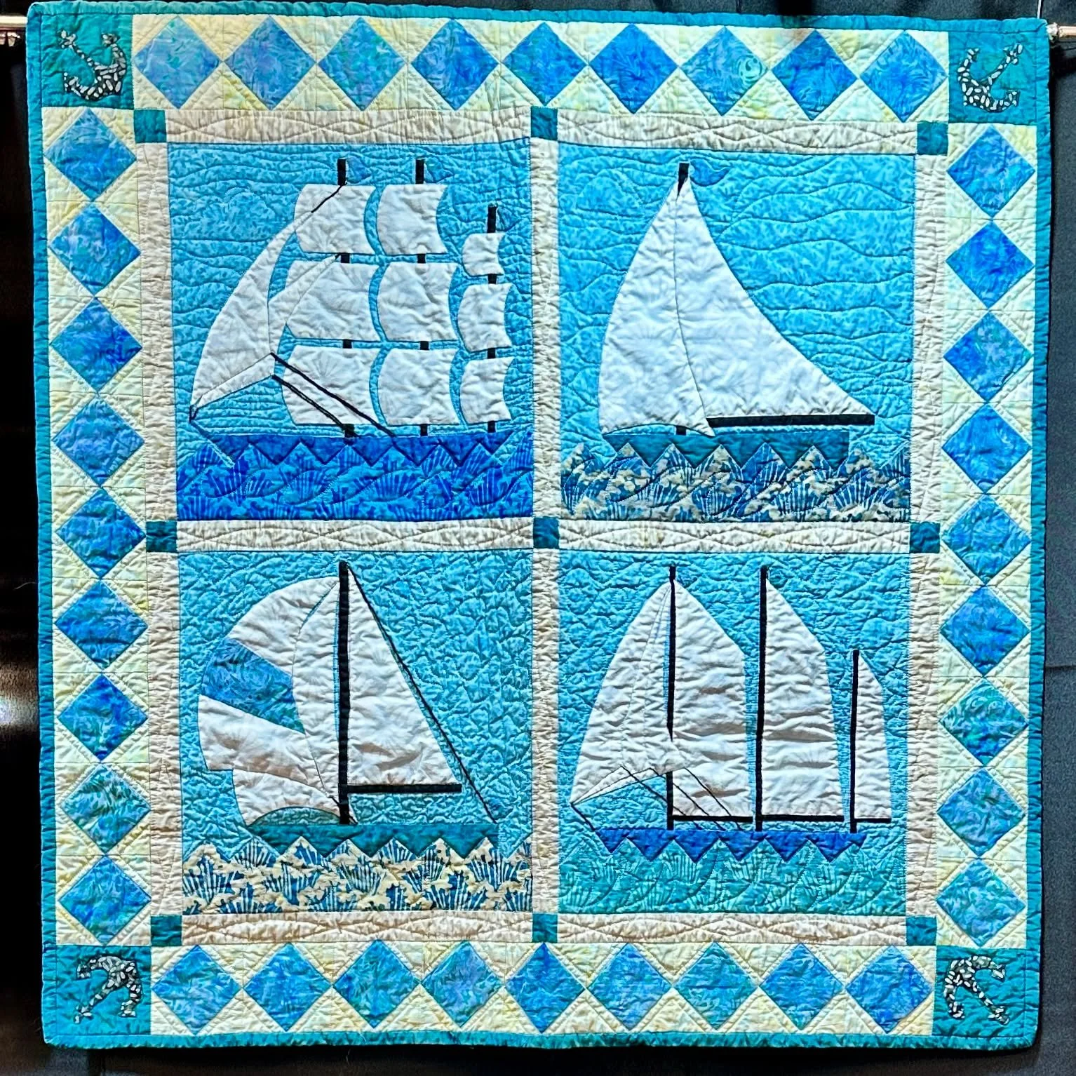 ⚓Sail Away with H#happyquilting ⚓
⚓Unlock the Power of Hand Appliqu&eacute; with Margaret Willingham at AQS QuiltWeek Daytona! 
🌟 Discover how to effortlessly trace, baste, snip &amp; stitch with the Eye of the Beholder method, and unlock the secret