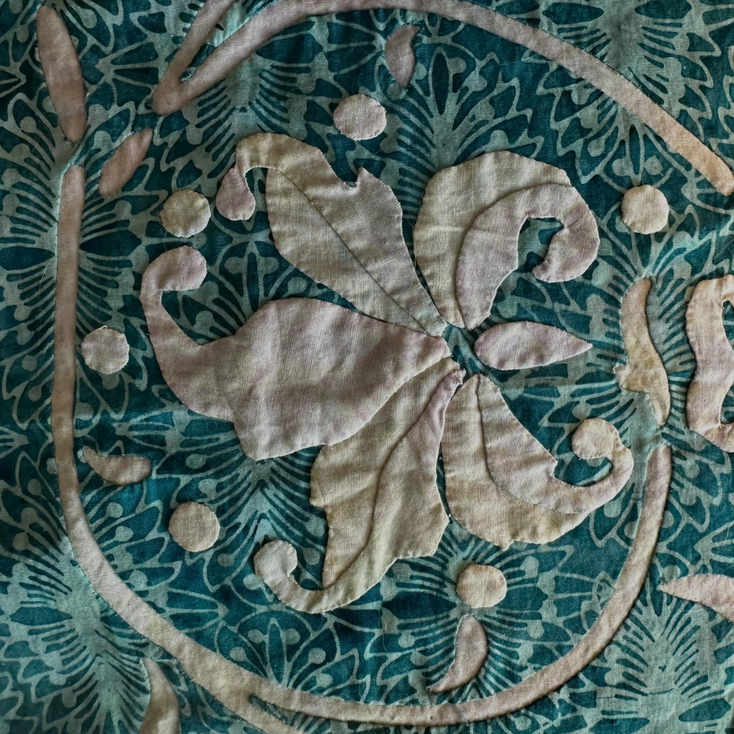 Creating the large applique flowers on our new design, &ldquo;Susan Elizabeth&rsquo;s Handkerchief&rdquo; ( hand sample). Batiks from the Nouveau collection by @banyanbatiks . #applique #handapplique #eyeofthebeholderquiltdesign #banyanbatiks #quilti