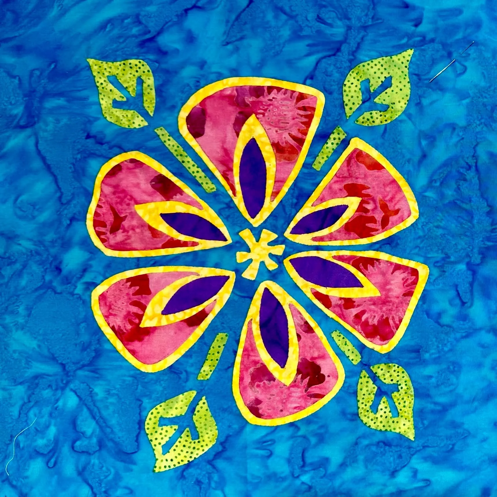 Unlock Your Creative Potential with Mola Magic and Festive Blooms! 🌼💫 Teacher: Margaret Brewster Willingham, Eye of the Beholder Quilt Designs Beginner League of No. CO Quilters, October 5, 2026, 9 am &ndash; 4 pm Discover the joy of creating somet