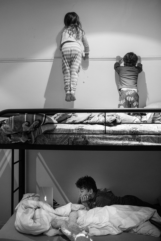 family photo session - kids jumping on bunk bed