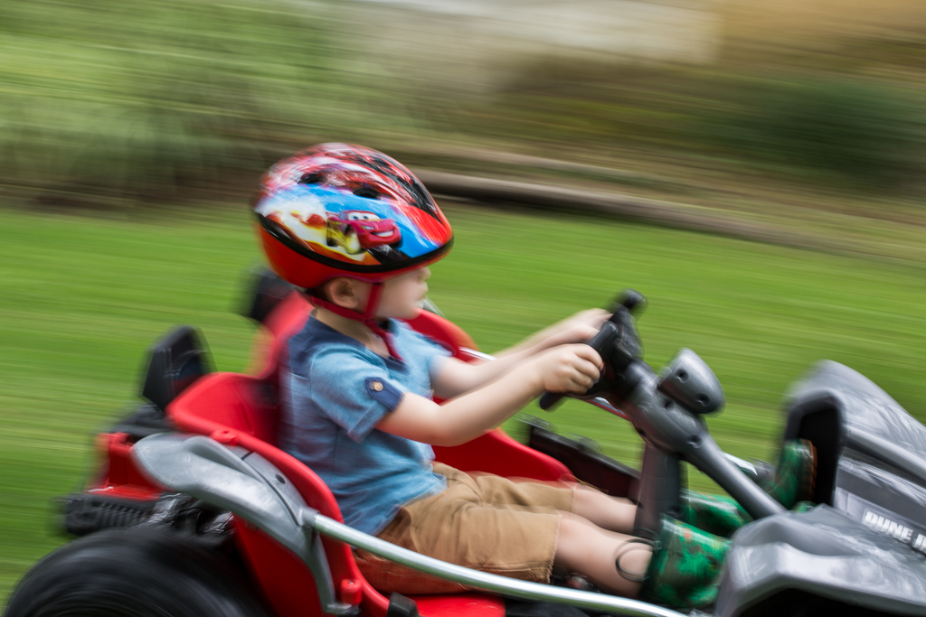 melbourne family photographer - speeding little boy