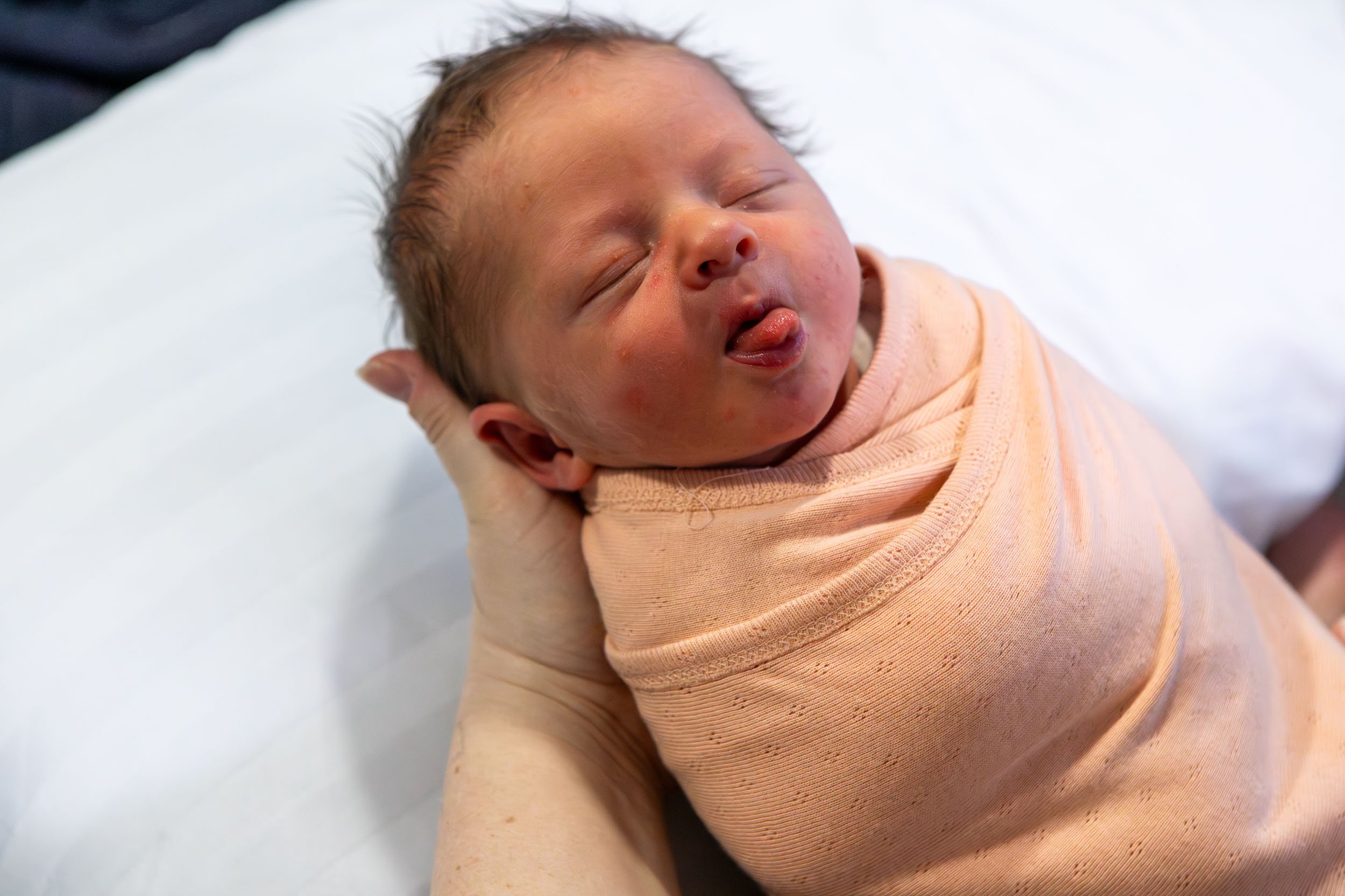  cheeky newborn baby photography 