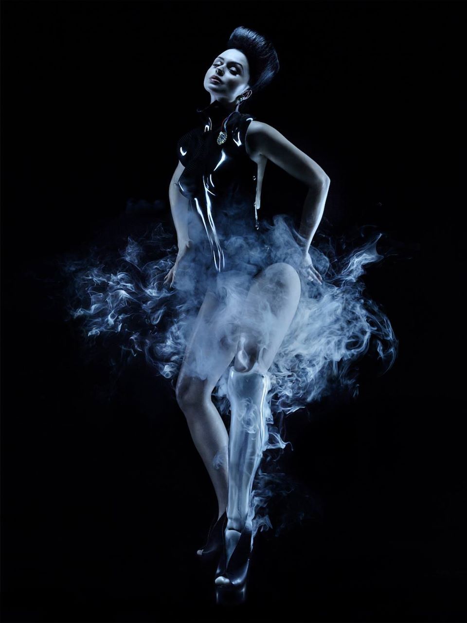 smokification-anouk-wipprecht.jpg