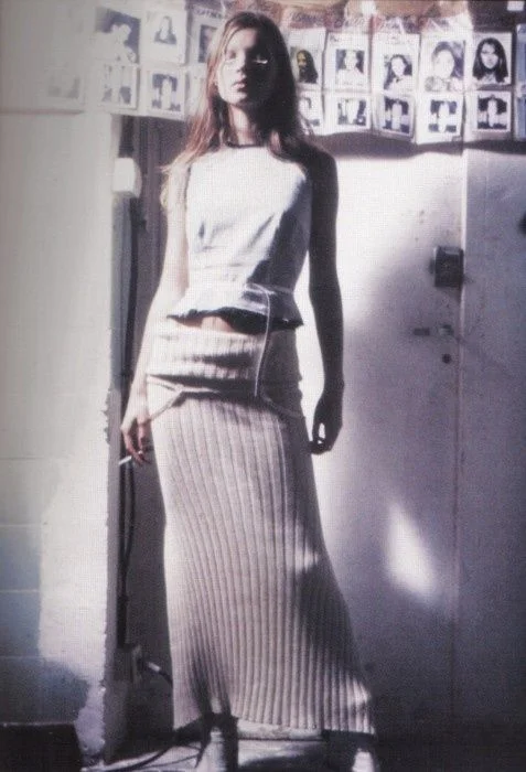 kate moss backstage at maison martin margiela spring summer 1993