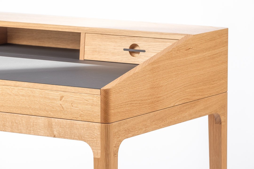 oak desk detail
