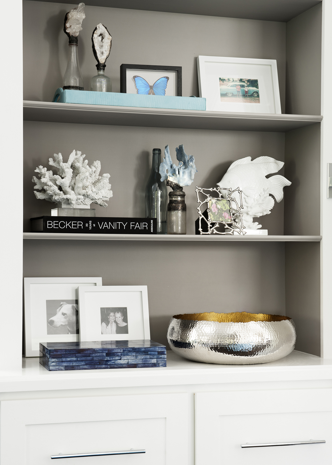 Victorian Rumson Beach Home - BOOKCASE VIGNETTE