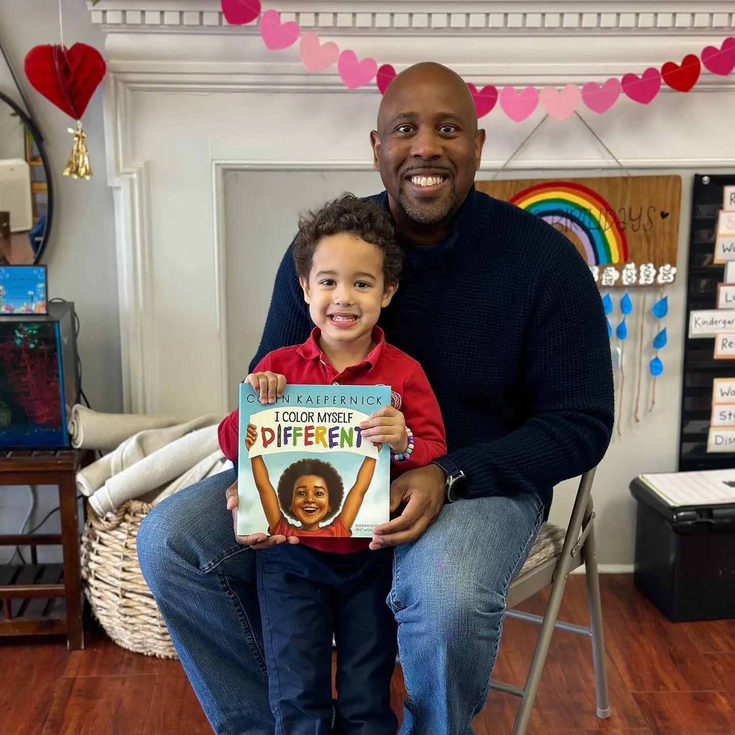 Earlier this week I had the pleasure of reading the children's book I worked on with @kaepernick7 &amp; @scholasticinc to my son's preschool. I've been doing school visits and lectures for a few years now but this was by far my youngest audience. 
Bi