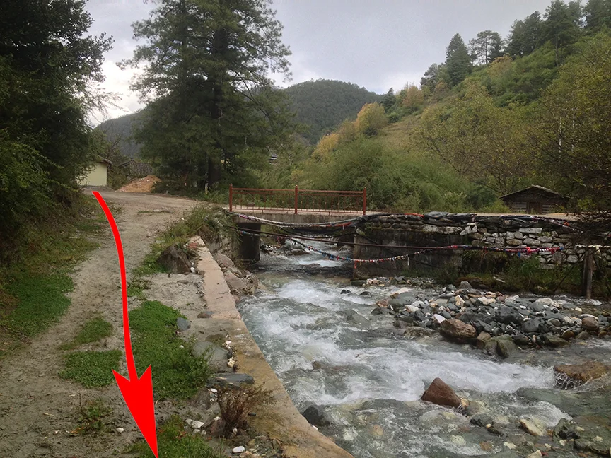 The bridge at the top of the village of Longwangbian.