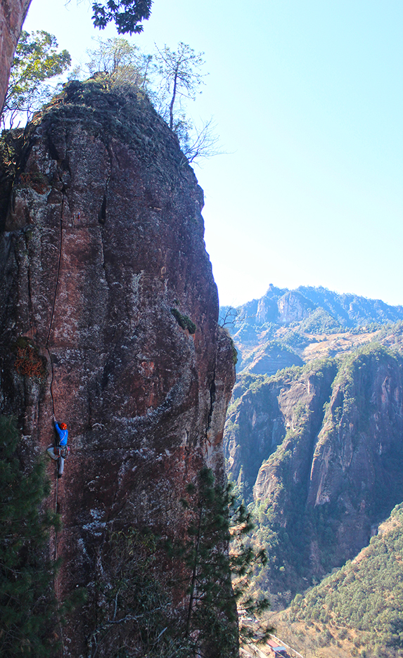 Nico Cáceres on The Great Owl (5.9), Liming's most aesthetic hand crack.