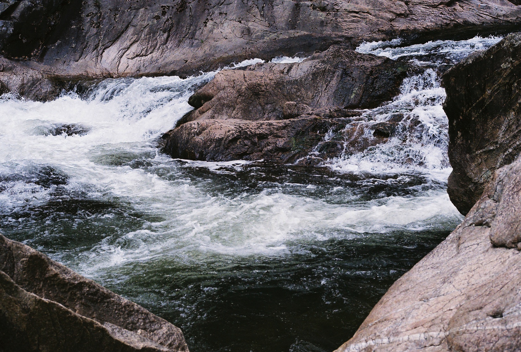 R1-05073-017A.jpg