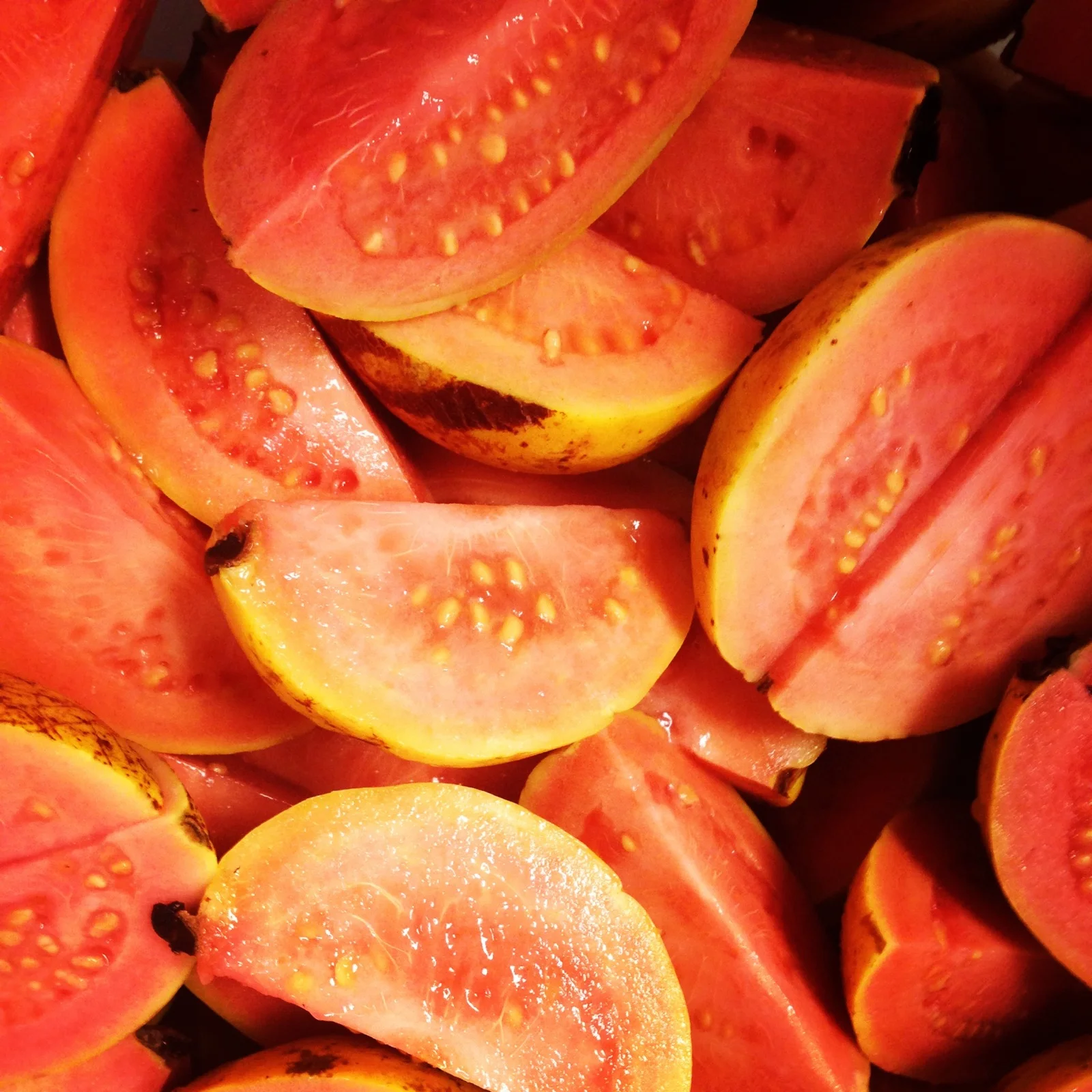 Featured Fruit: Guavas