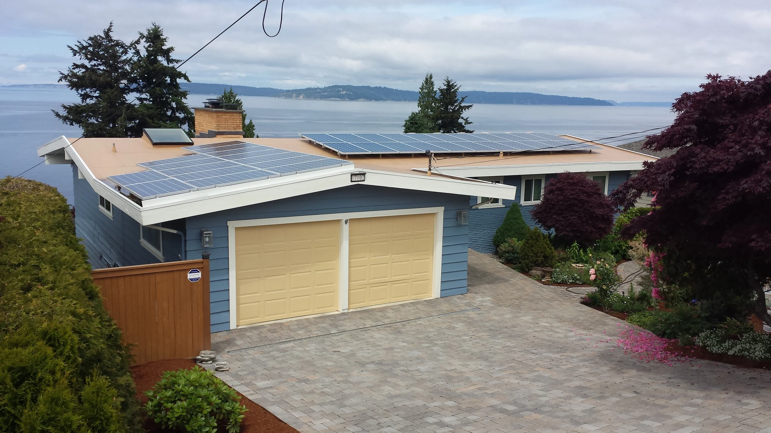 SG-Edmonds 9.9 kW / 36 - Itek 275w Modules / Blue Frog APS Microinverters