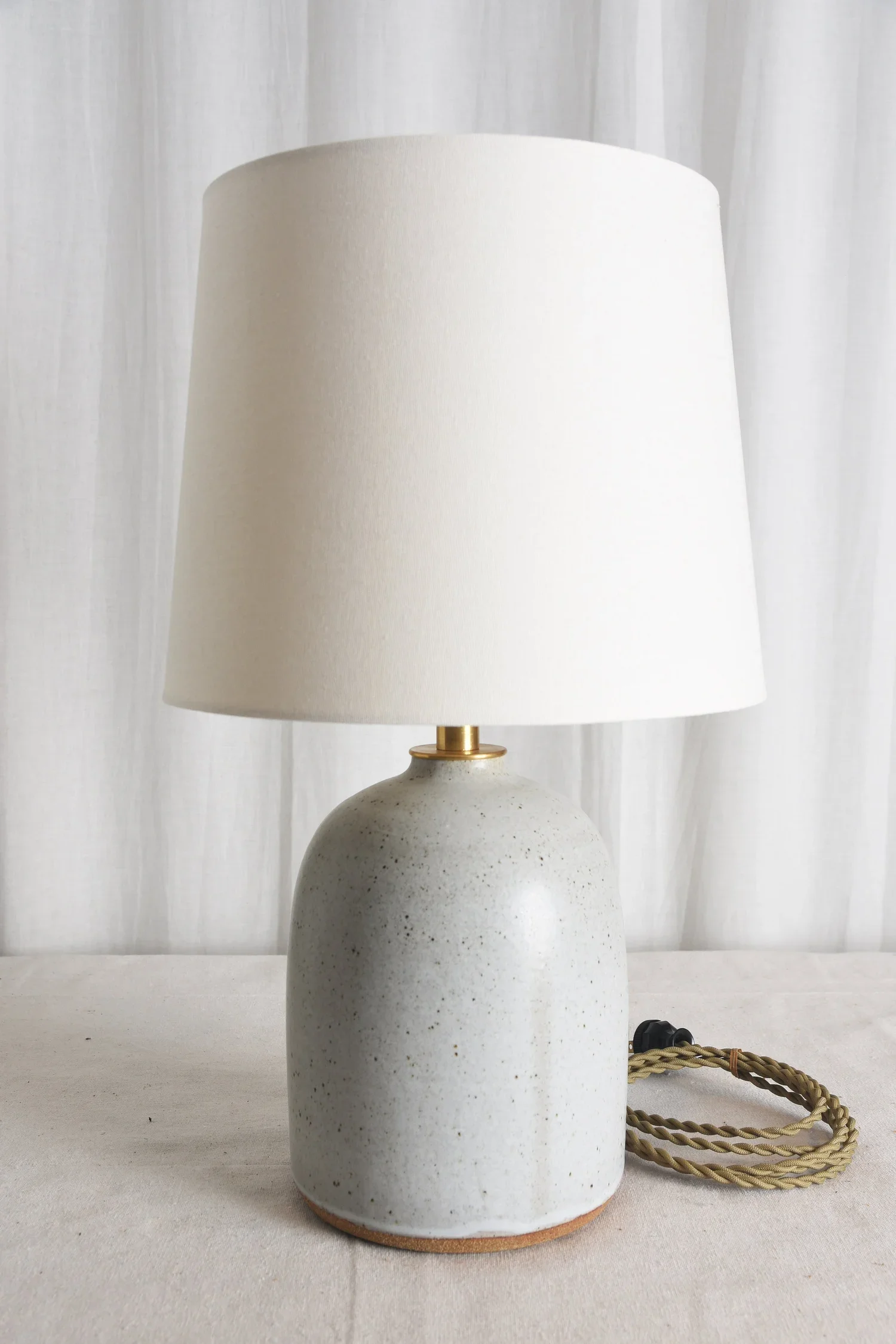 WIDE SATIN WHITE DOME