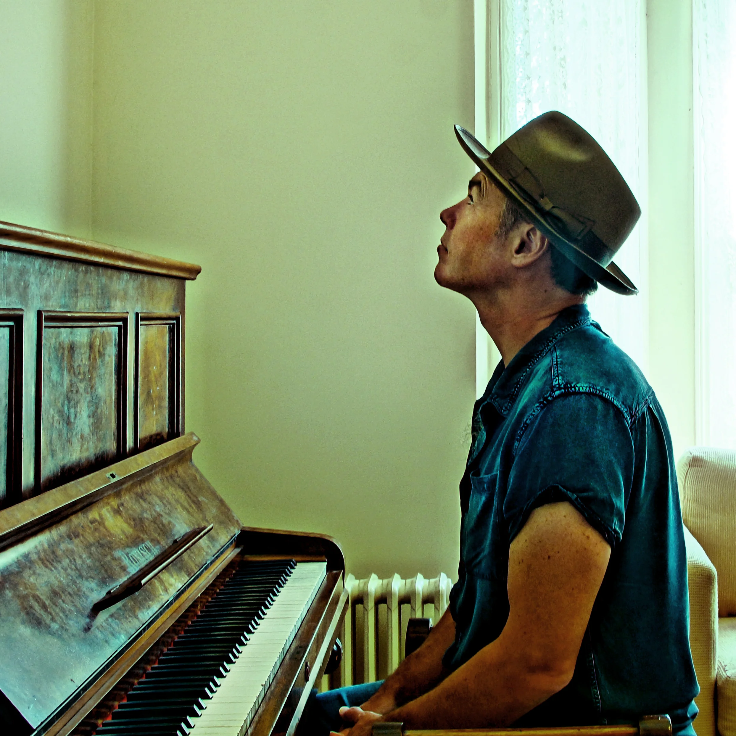 Paul Hicks at piano4.jpg