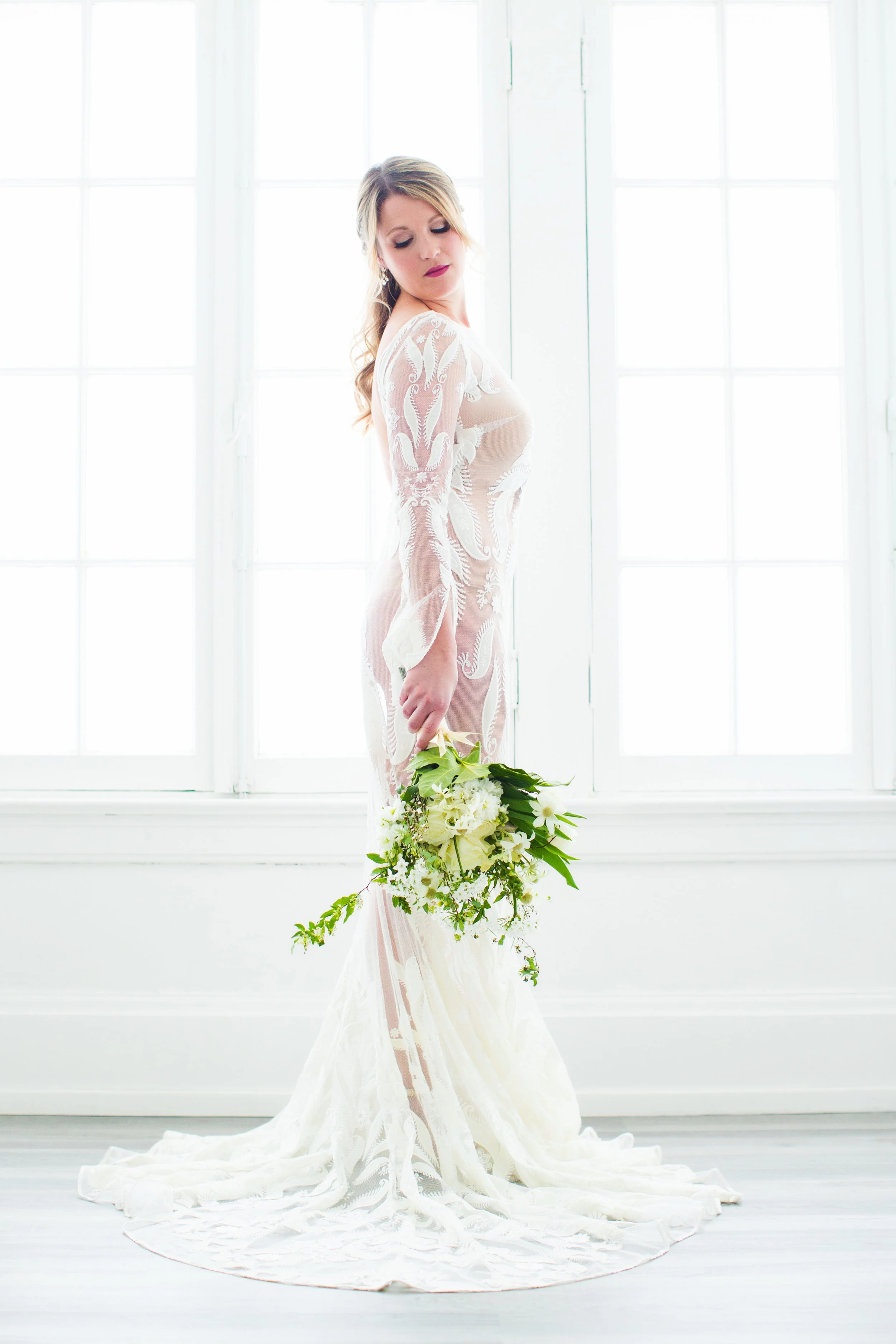 LACE GOWN: LOVELY BRIDE