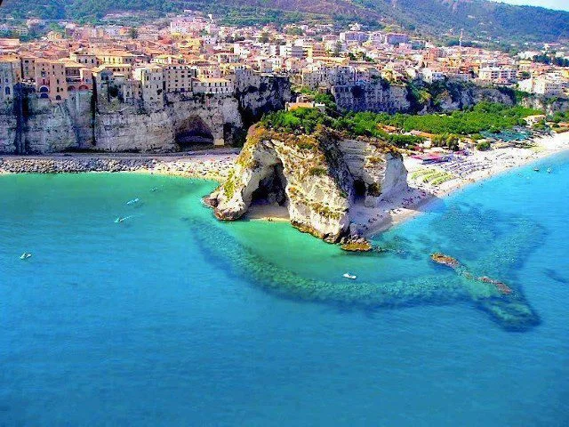 tropea spiaggia.jpg