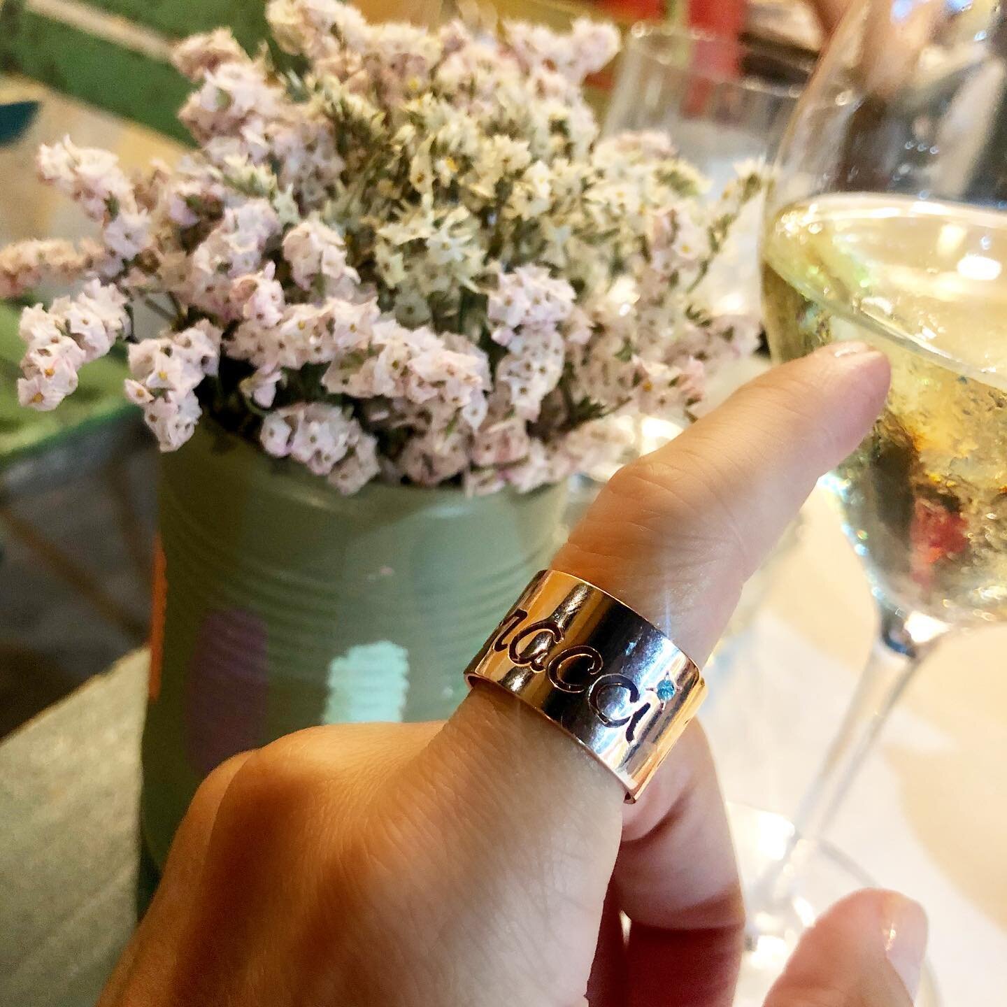Hugs, from Italy ! #abbracci #cigarband in #rosegold #sljewelry
.
.
.
.
#hugs #personalized #ring #custommade #handmade #finejewelry #finejewellery #bluezircon #jotd #rotd #luxe #luxurylifestyle #personalizedring #rome #roma #italia #italy #travel #h