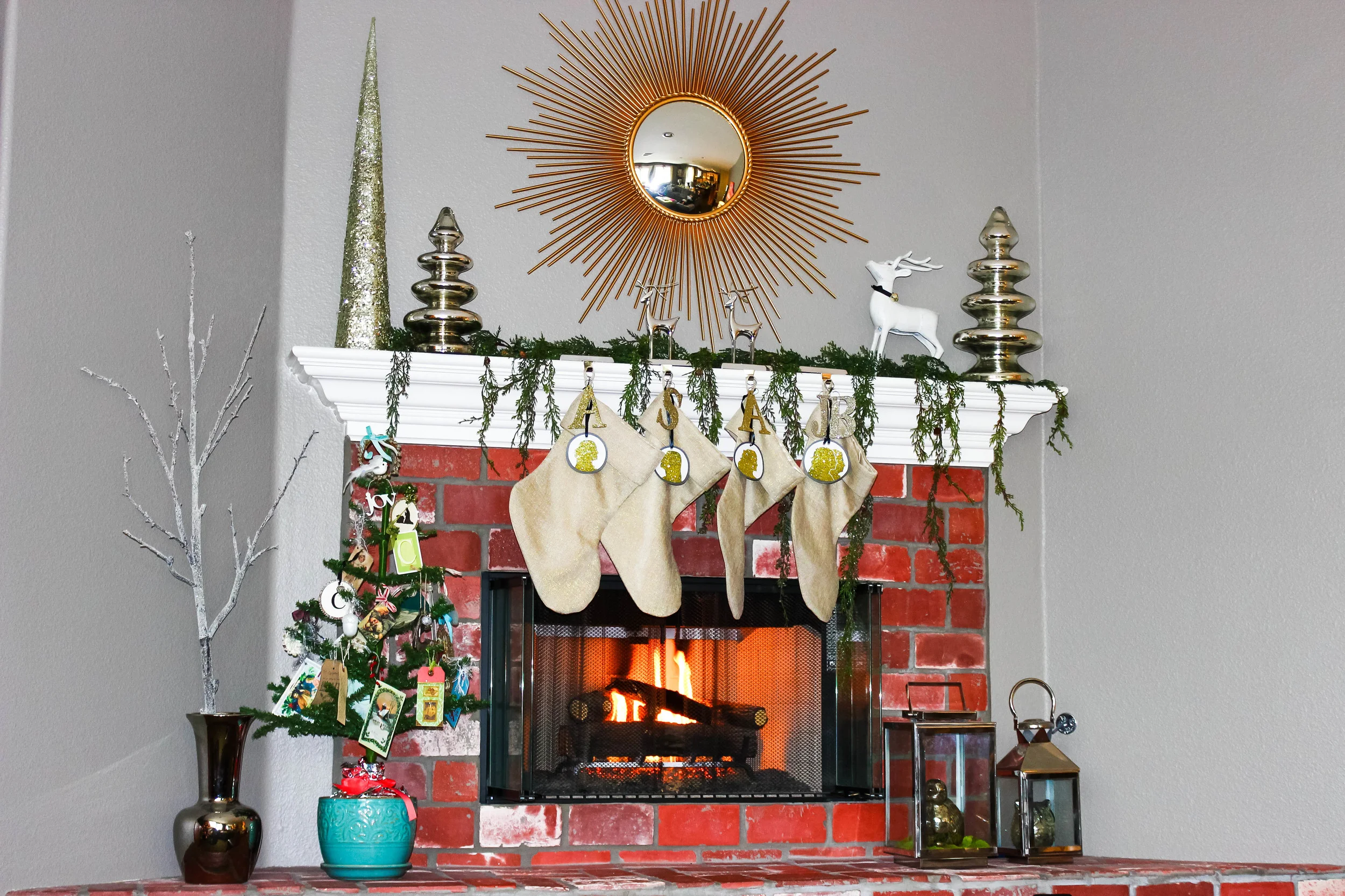 christmas-mantle.jpg
