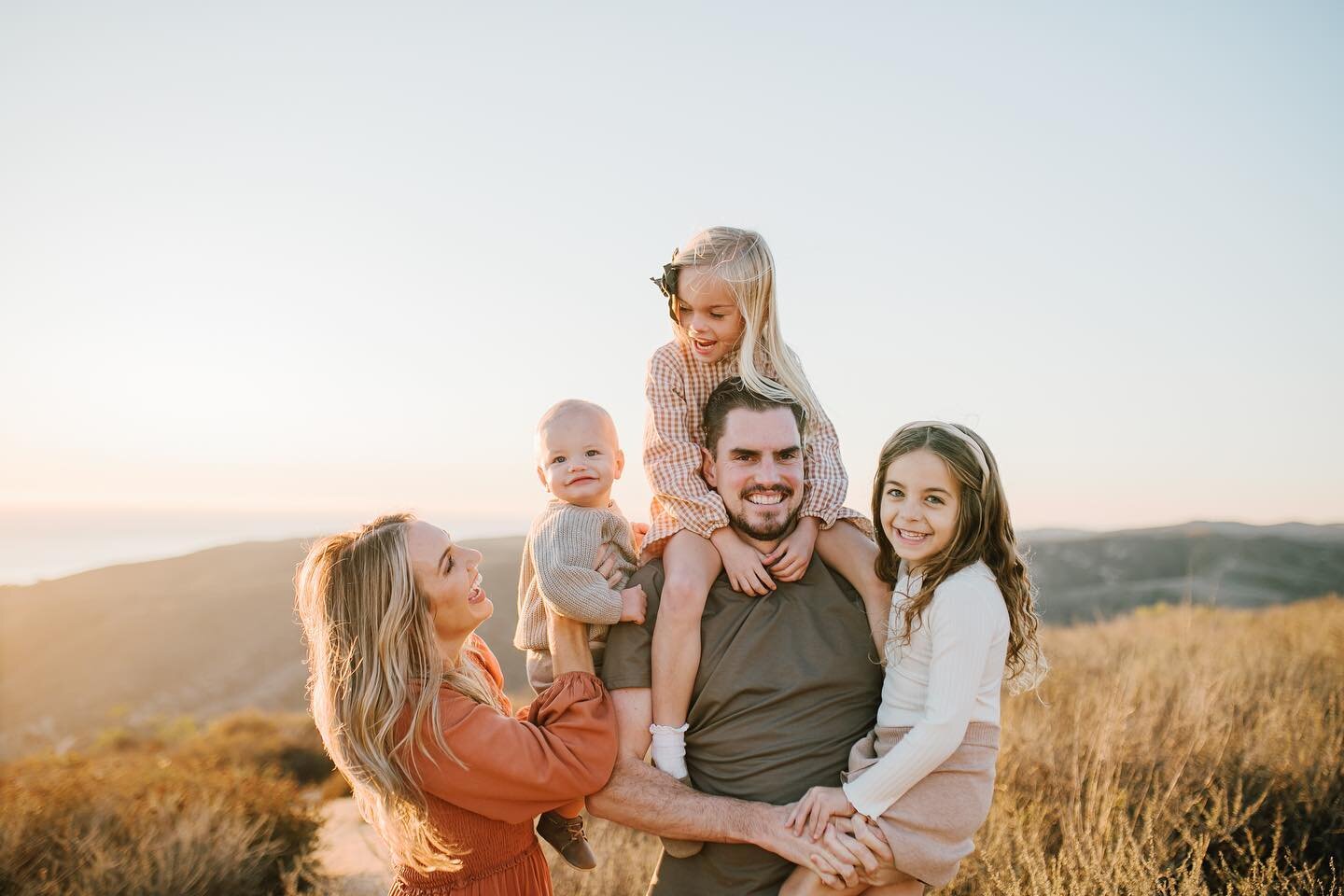 More family sessions here please🥹

Offering $200 off the next 3 families who book online with code HOLIDAY ($100 off after that)🎉 Eligible for dates from now through April. Save your spot now and we can figure out the details later.