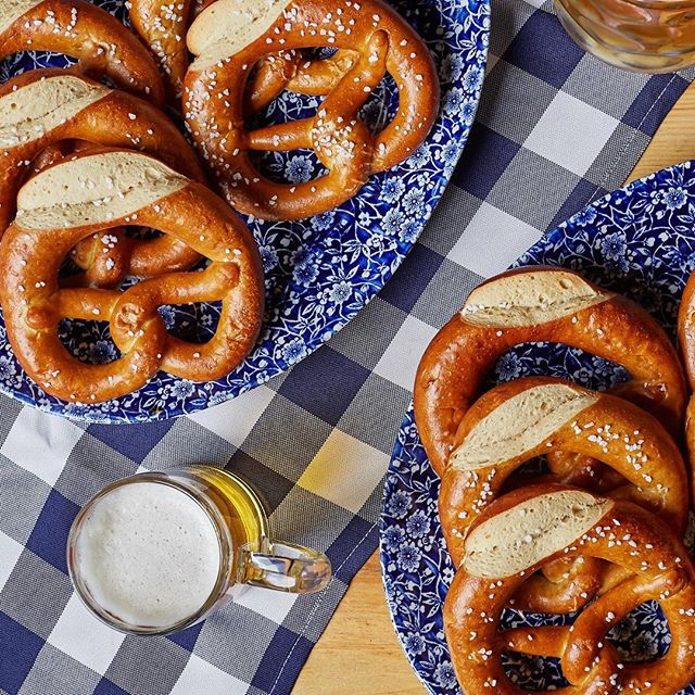Father's Day = FREE PRETZELS AND BEER! 🍺🥨 QLD: FREE pretzel for Dad on arrival! 🥨
NSW & VIC: FREE 300mL bier for Dad on arrival! 🍺
Sunday September 2nd.
Book now!
Call our National Reservations Team on (02) 9259 5600 or head to:
http://www.thebavarians.com/the-bavarian/booking .
.
#germanfood #oktoberfest #oktoberfest2018 #pork #porkknuckle #sausages #beer #bier #bavaria #thebavarian #bavarian #munich #dirndl #lederhosen #oktoberfestinthegardens #pretzel #germanpretzel #munichlager #lowenbrau #spaten #germany #franziskaner #schnitzel #porkbelly #munichbrauhaus #therocks #circularquay #southwharf #southbank #fathersday