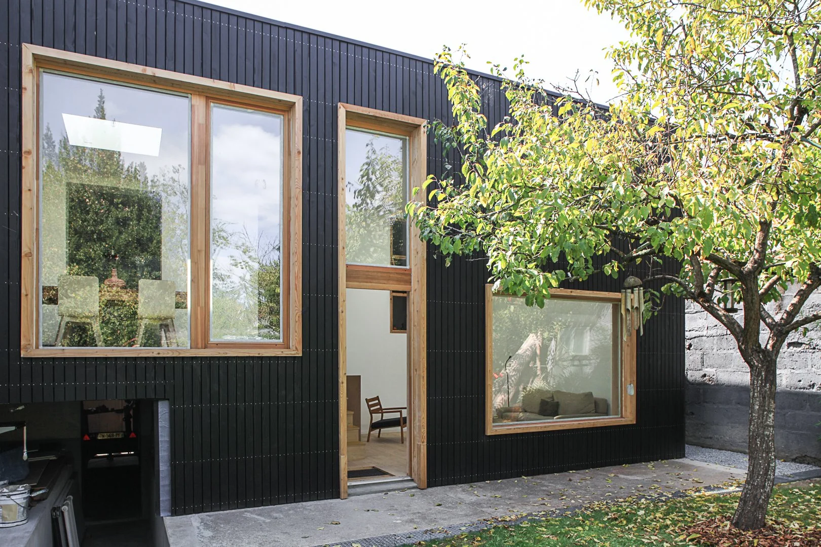acajou-extension-ossature-bois-bardage-noir-nantes.jpg