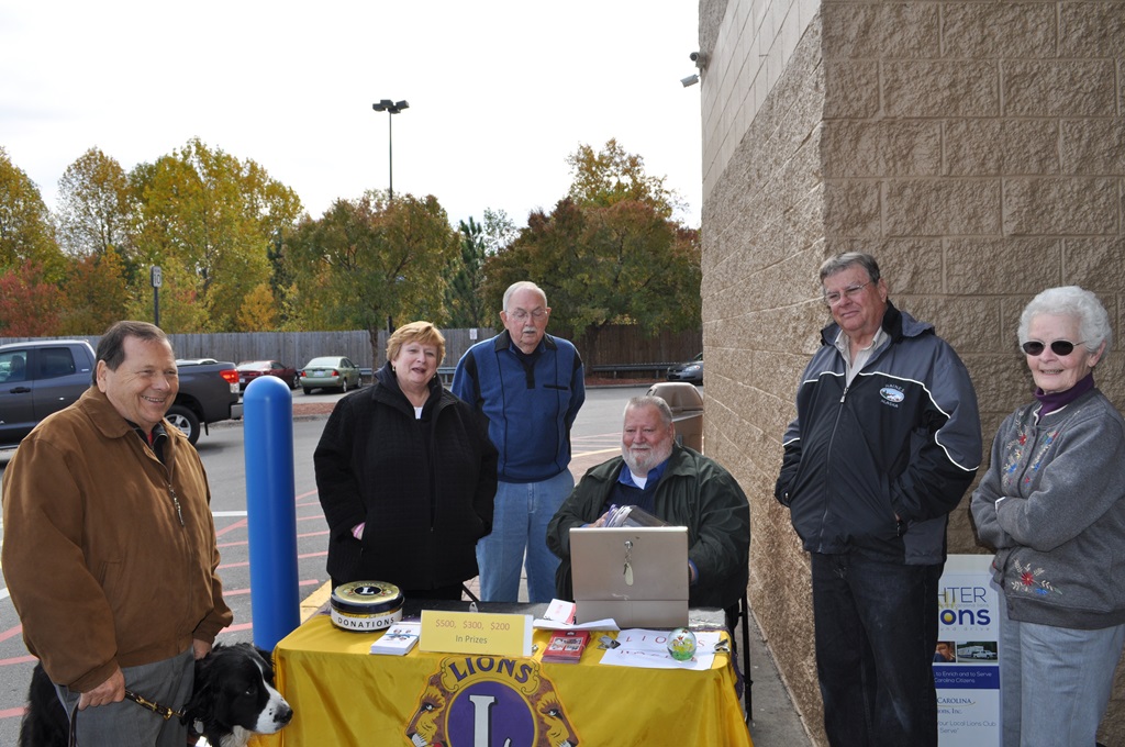  Lions Bob, Nancy, Keith, Chuck, Jim and Fran get ready to pick the raffle winners in front of Wal-Mart, Aberdeen NC. 