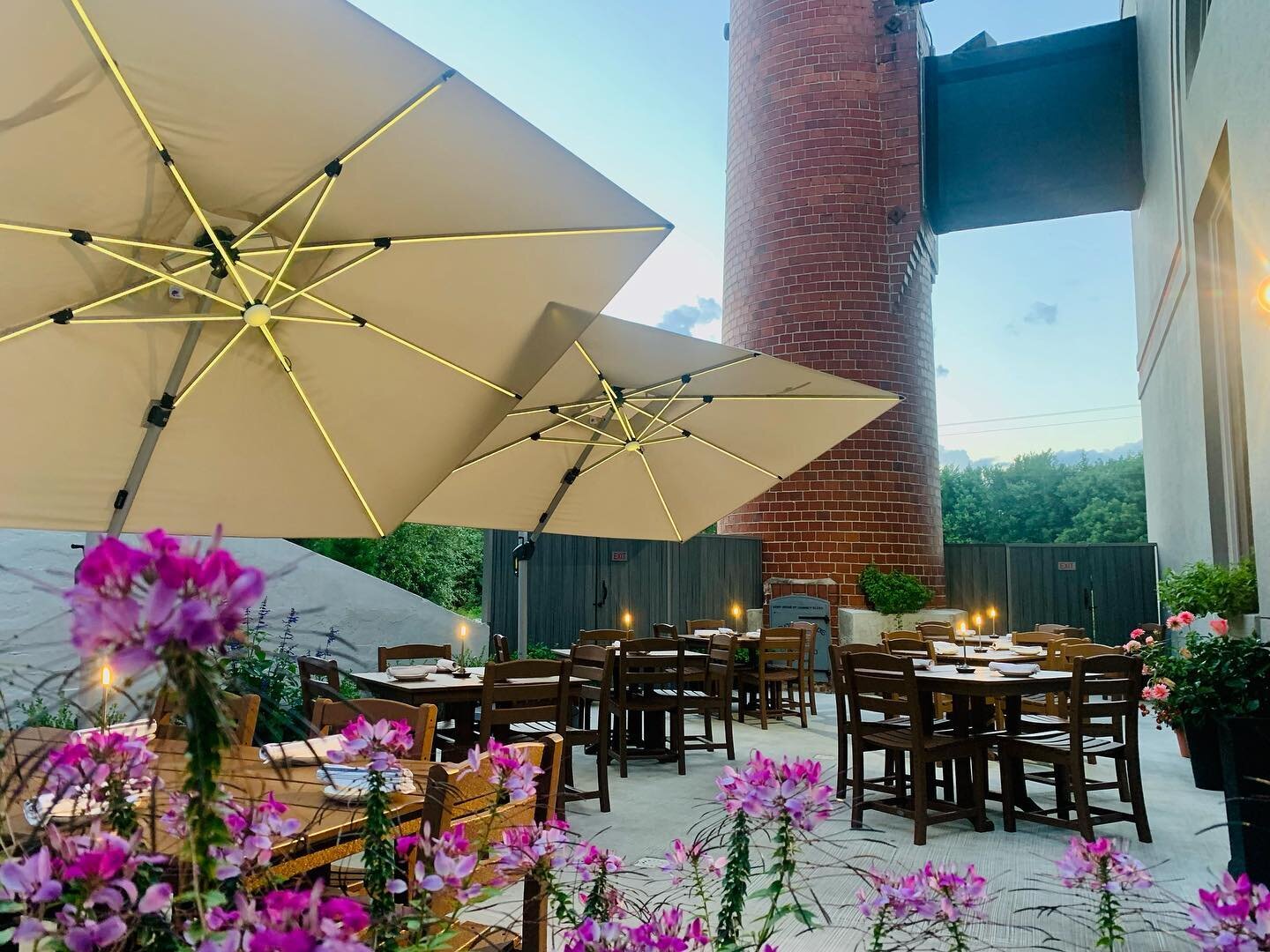 Warm Summer nights call for delicious meals and cold drinks in the great outdoors. We cherish these hot and breezy nights, and our brand new patio is just picture perfect for soaking up these beautiful July evenings!

🍹 4-9 tonight, see you soon!!