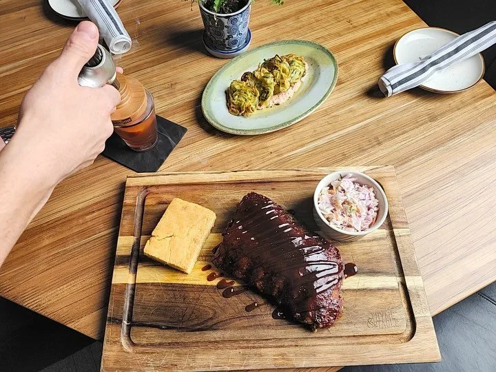 🔥 Father&rsquo;s Day Weekend 🔥

Celebrate Dad with a feast that brings the flavor &mdash; like this fall-off-the-bone half rack of baby back ribs, buttery cornbread, and house slaw 🍖🍞🥗

🥃 Or sip on something bold: our Smoked Peach Old Fashioned