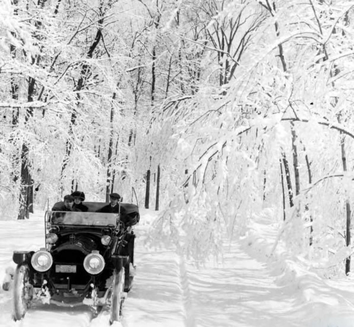 ❄️CLOSED❄️ due to snowy conditions. See you tomorrow 🍴!