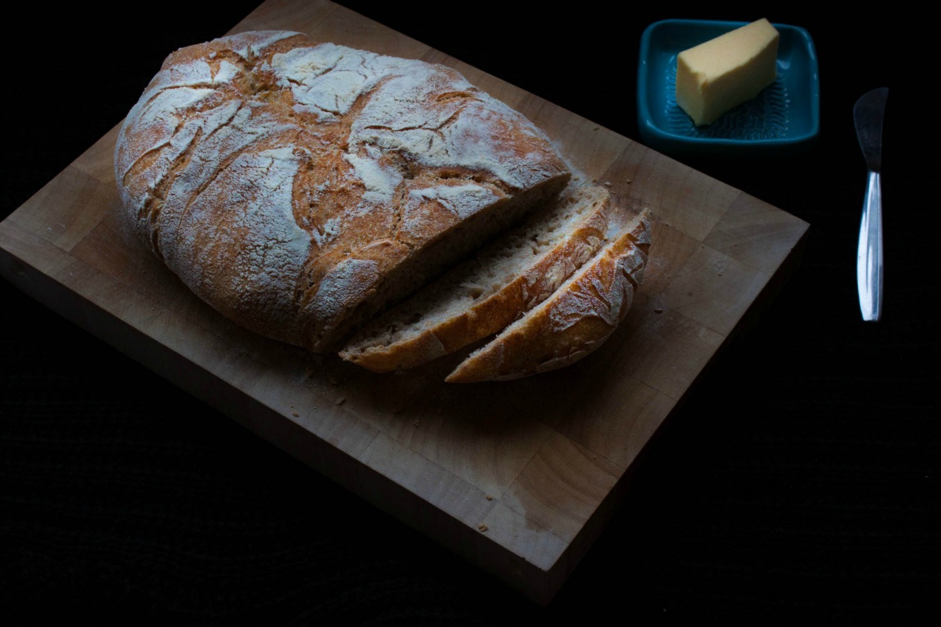 no-knead country loaf :: my blue&white kitchen