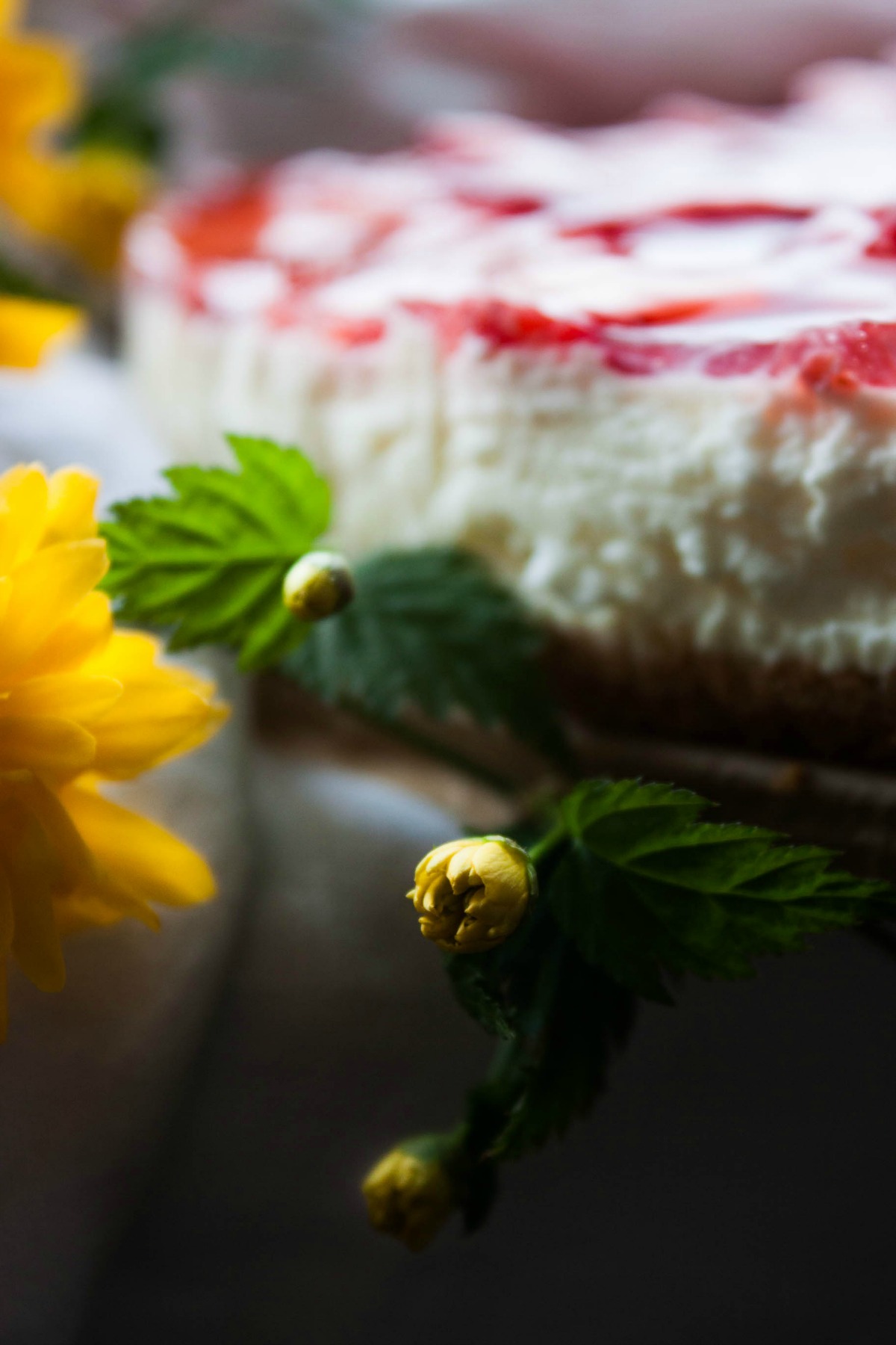 No-Bake Yogurt Cream Cake with Strawberries | my blue&white kitchen