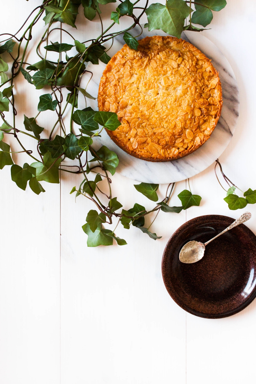 Toscakaka − Nordic Caramel Almond Cake | my blue&white kitchen