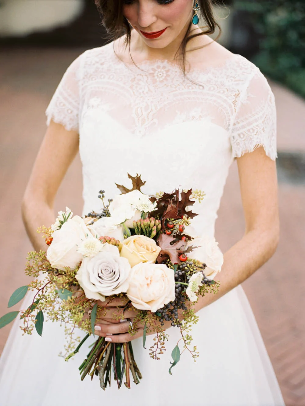 Natural, lush bridal bouquet