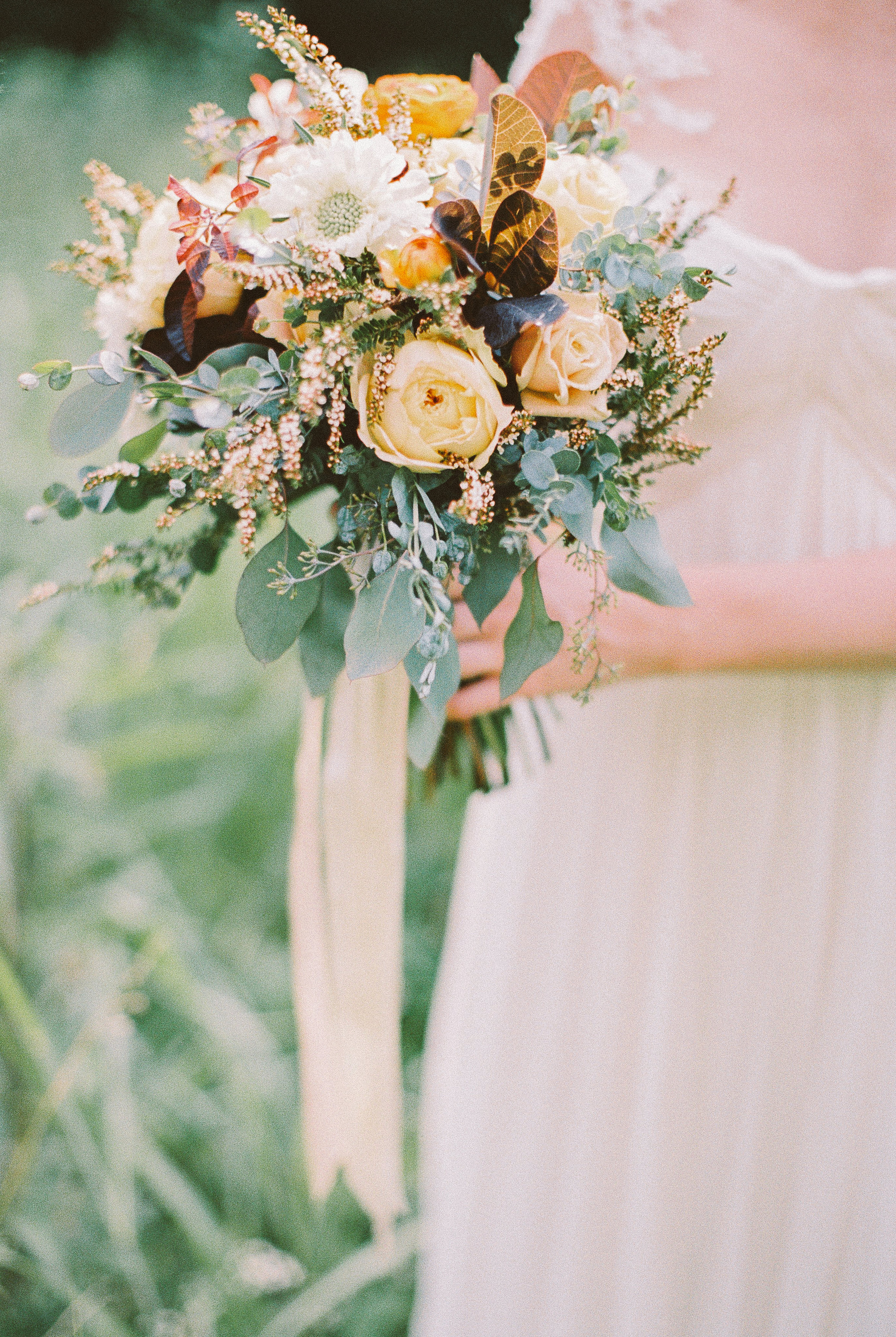 Earthy, neutral bridal bouquet // Nashville Wedding Flowers