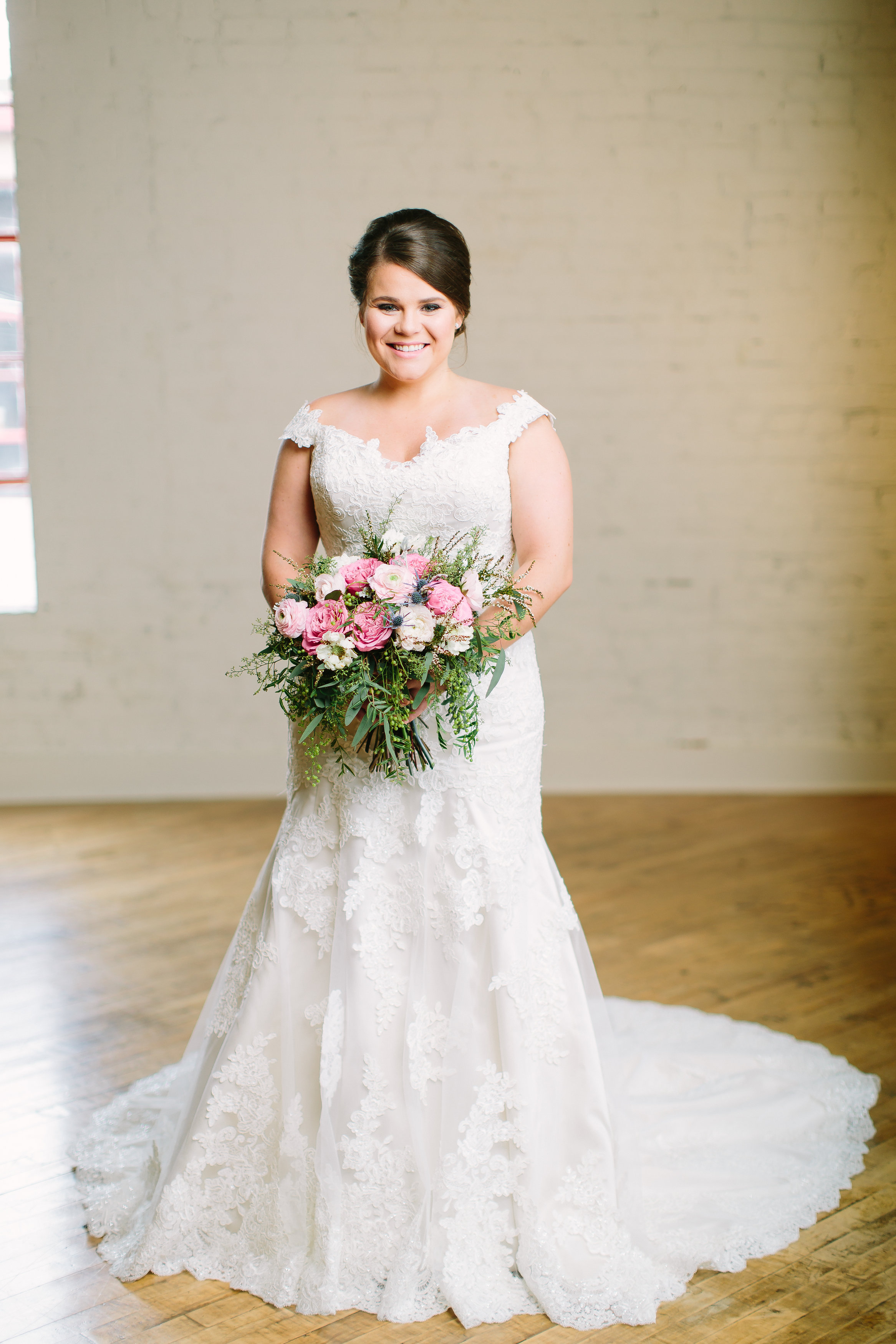 Nashville Bridal Portrait // Lush Bride's Bouquet