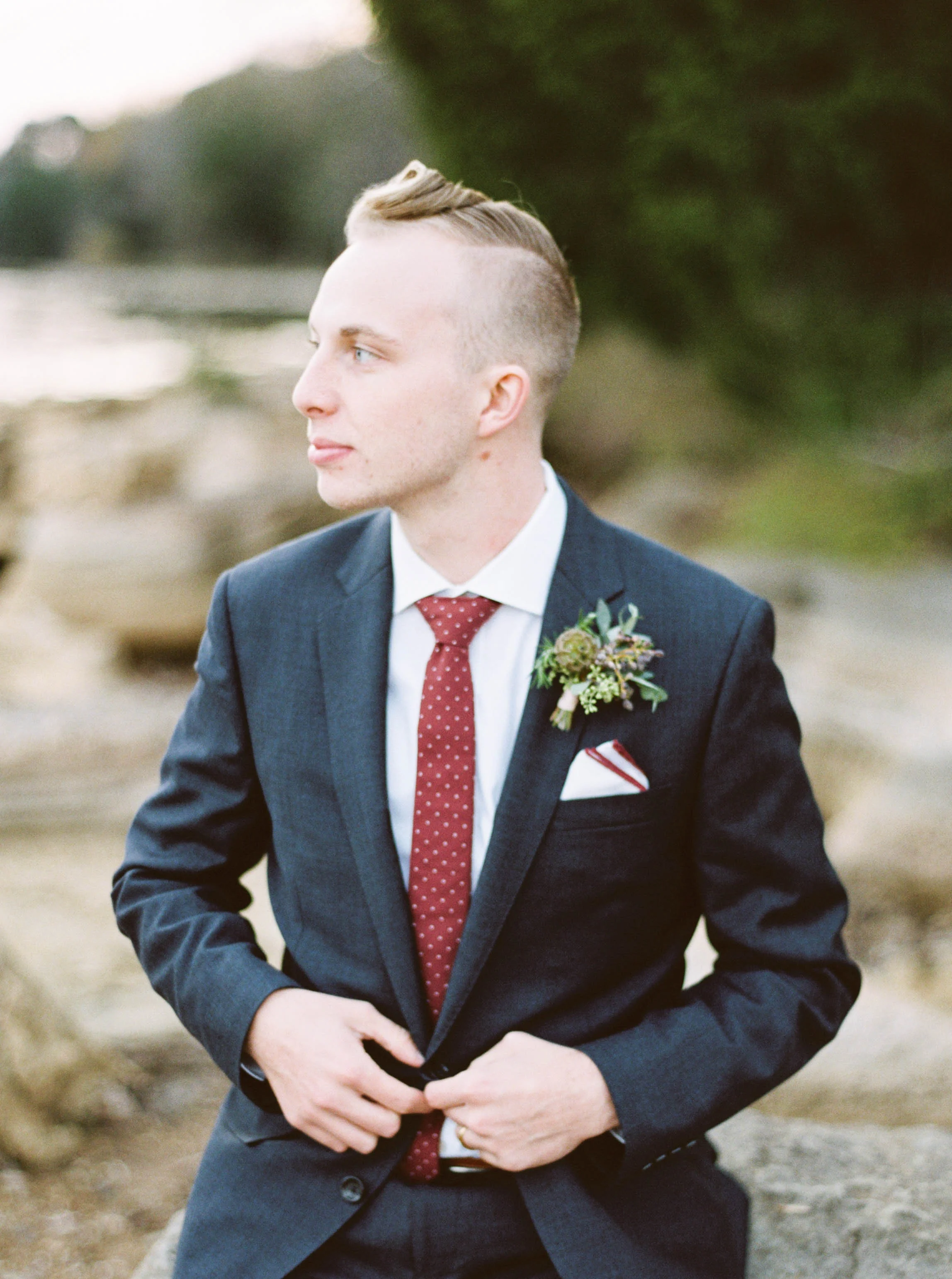 Outdoorsy Groom Style // Destination Wedding Florist