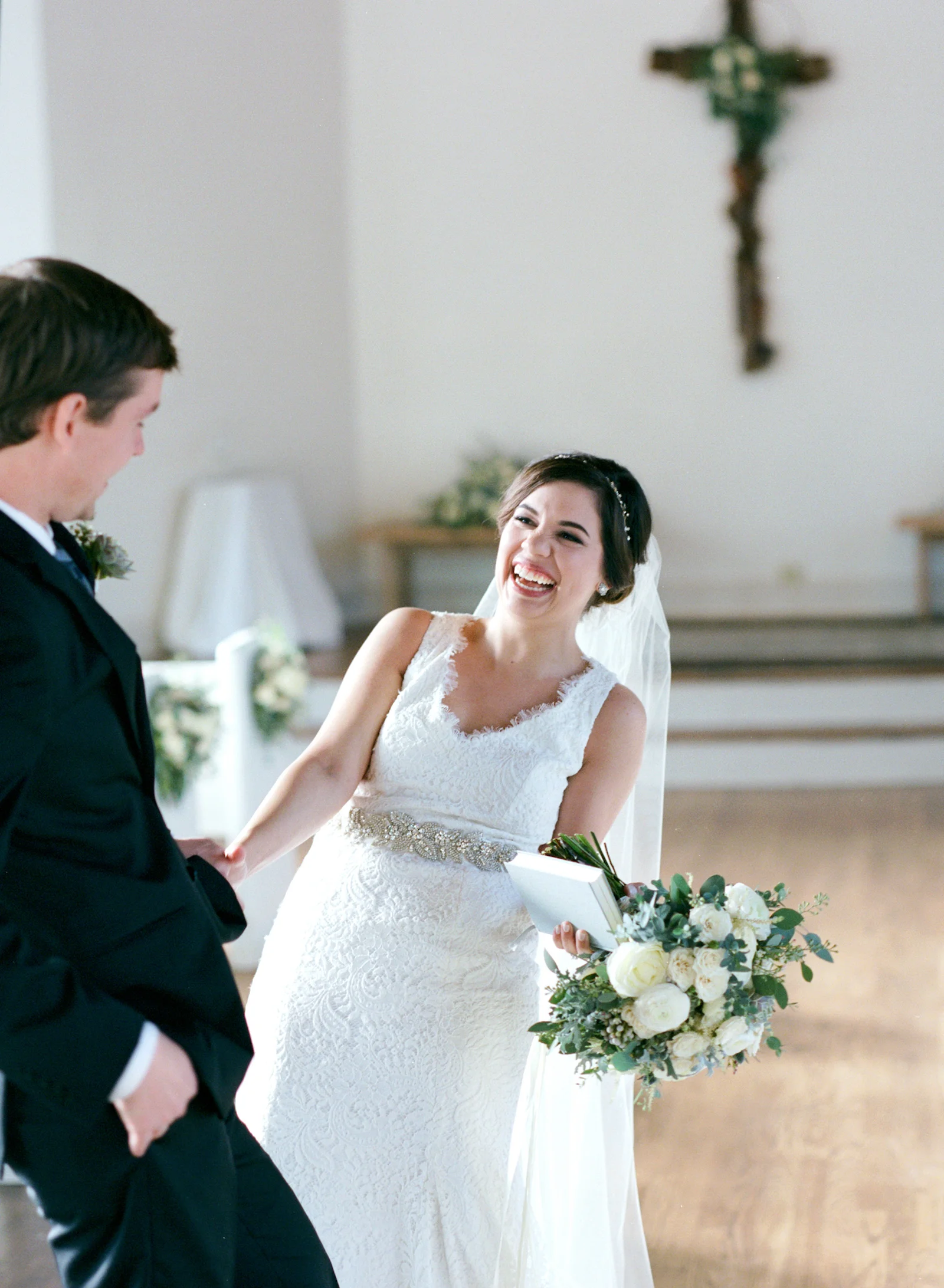 First look in a little white chapel // Lush, romantic floral design
