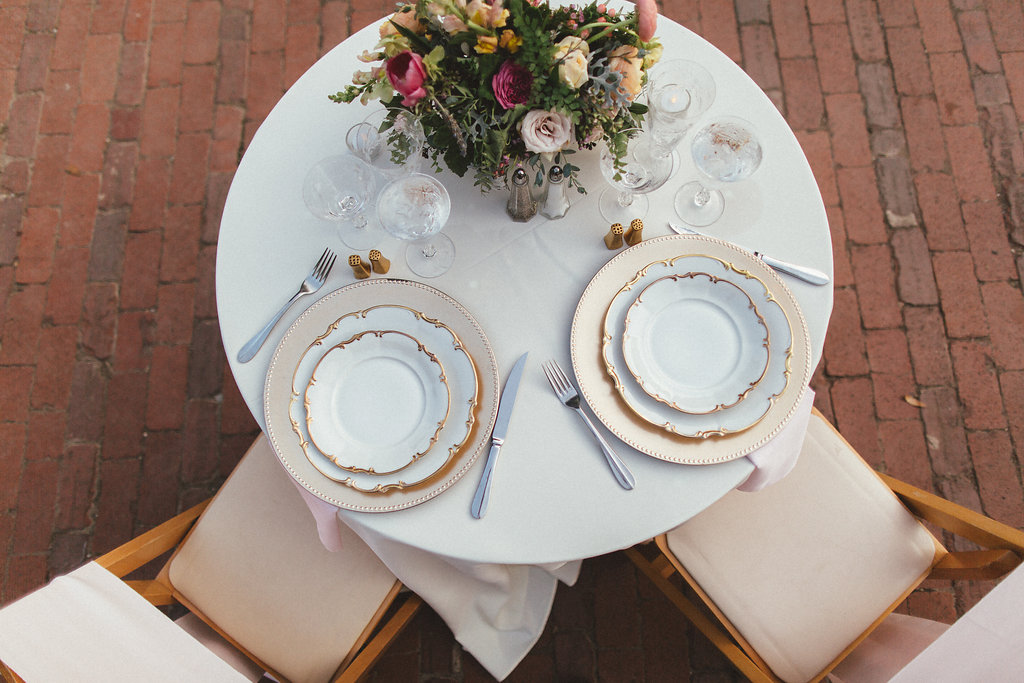 Sweetheart table with gold chargers and cheery, bright florals // Natural Wedding Floral Design