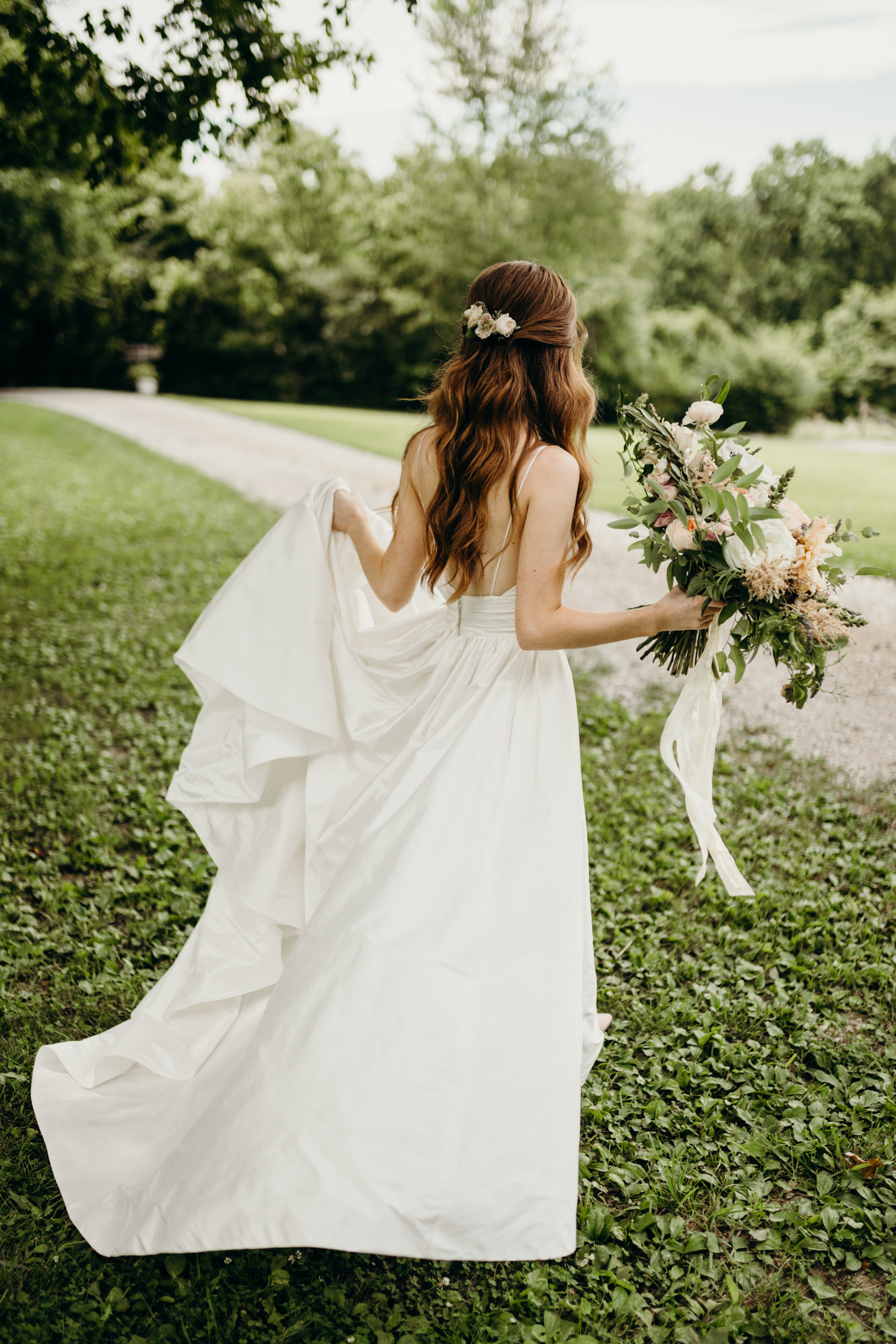 Simple floral comb for the bride // Nashville Wedding Florist