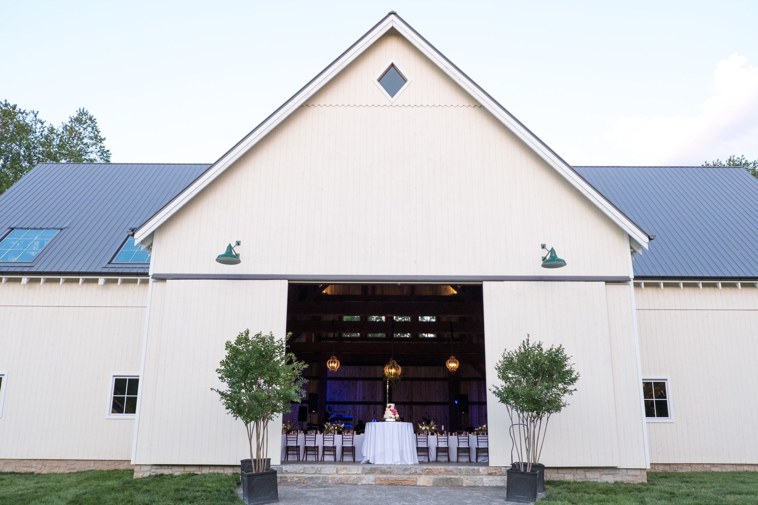 Elegant barn // Franklin, TN Wedding Florist