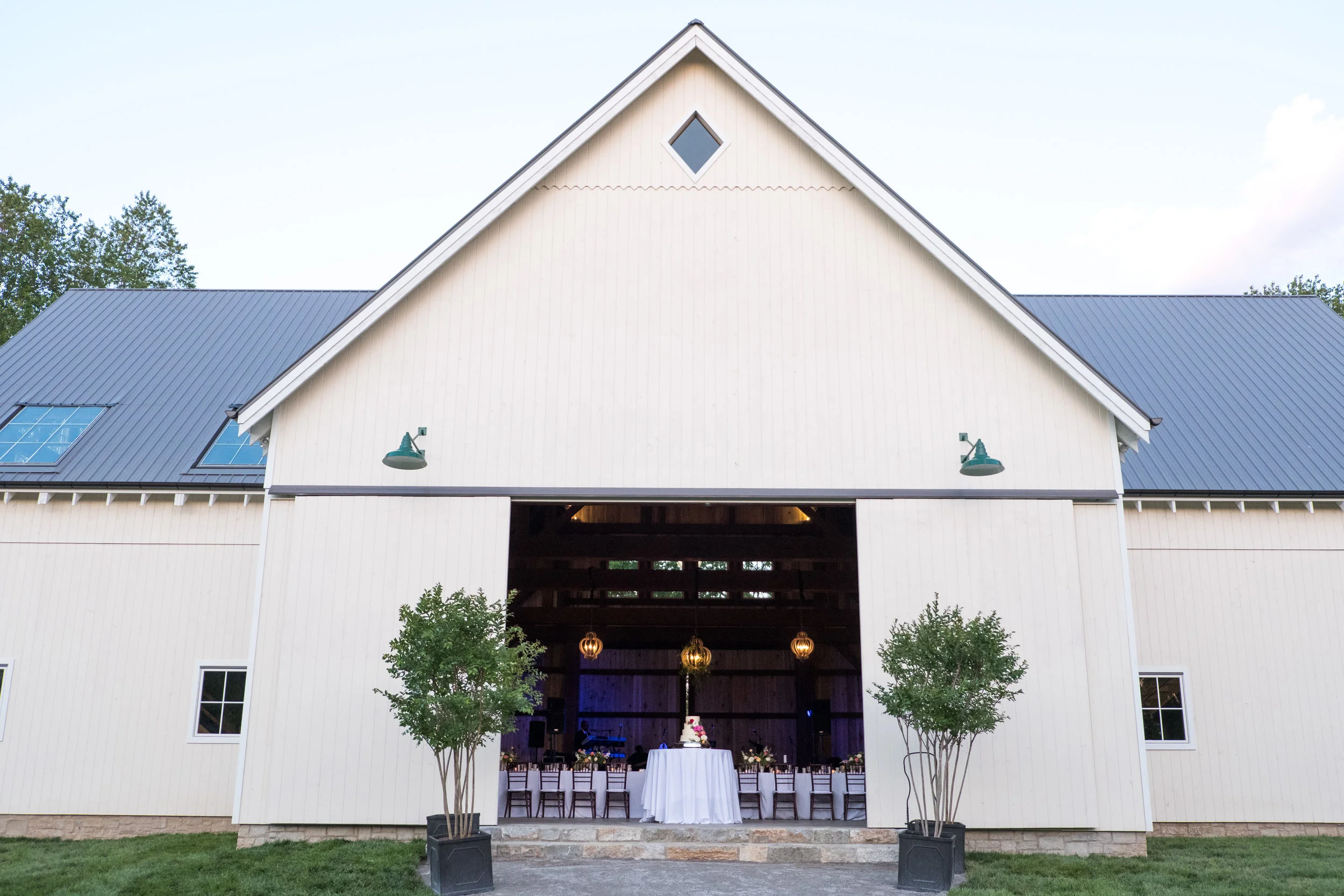 Elegant barn // Franklin, TN Wedding Florist