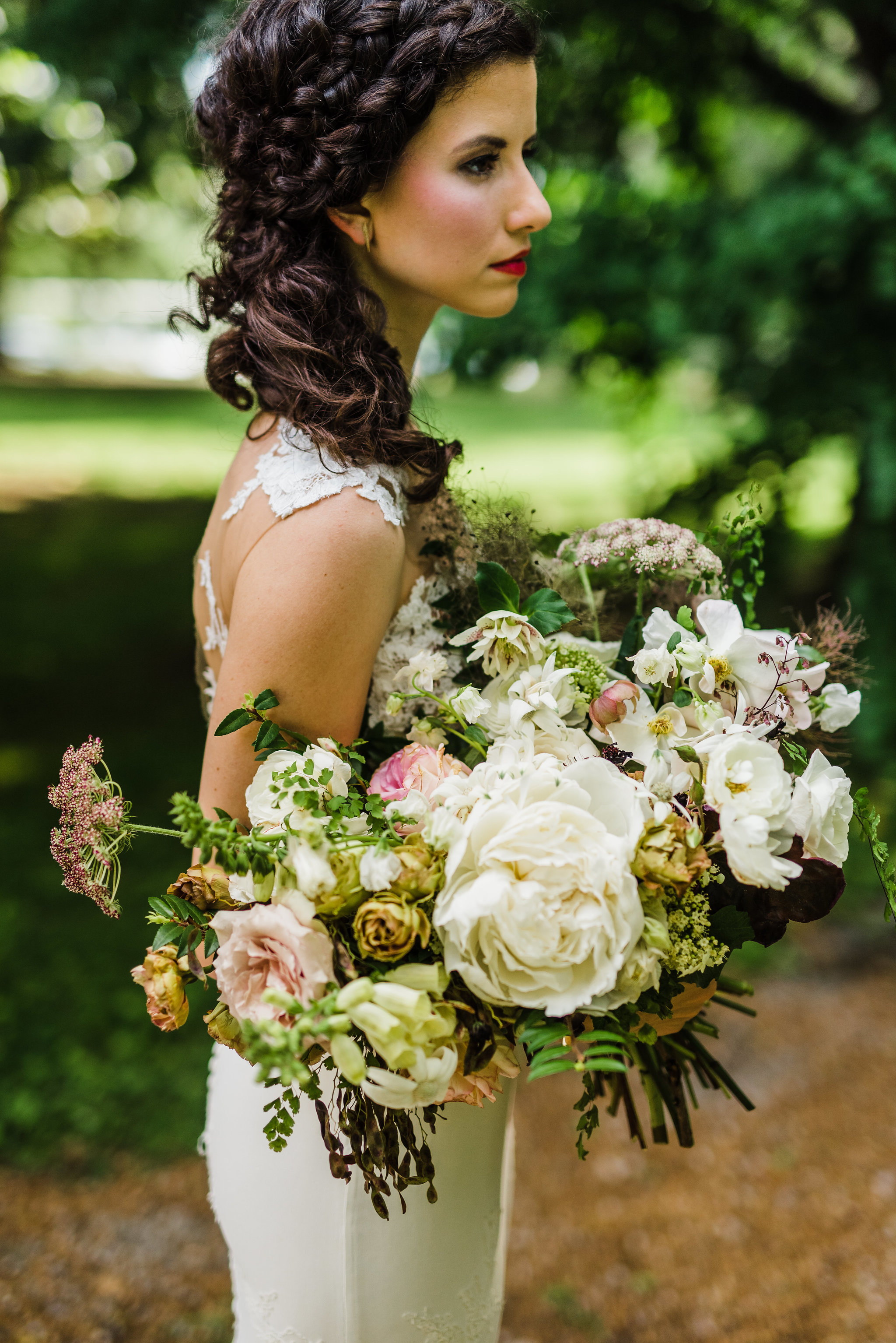 Art Deco inspired garden wedding at Travellers Rest in Nashville with lush, organic floral design