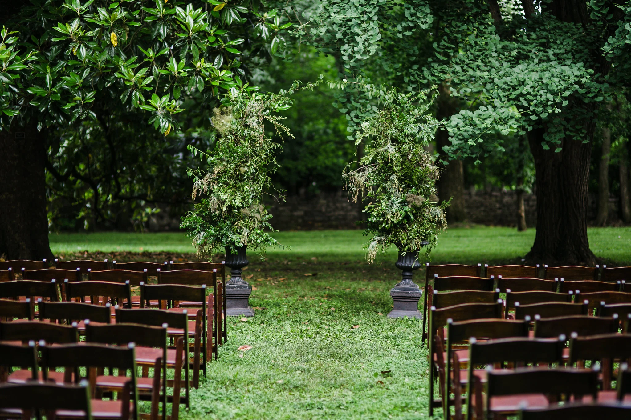 Art Deco inspired garden wedding at Travellers Rest in Nashville with lush, organic floral design