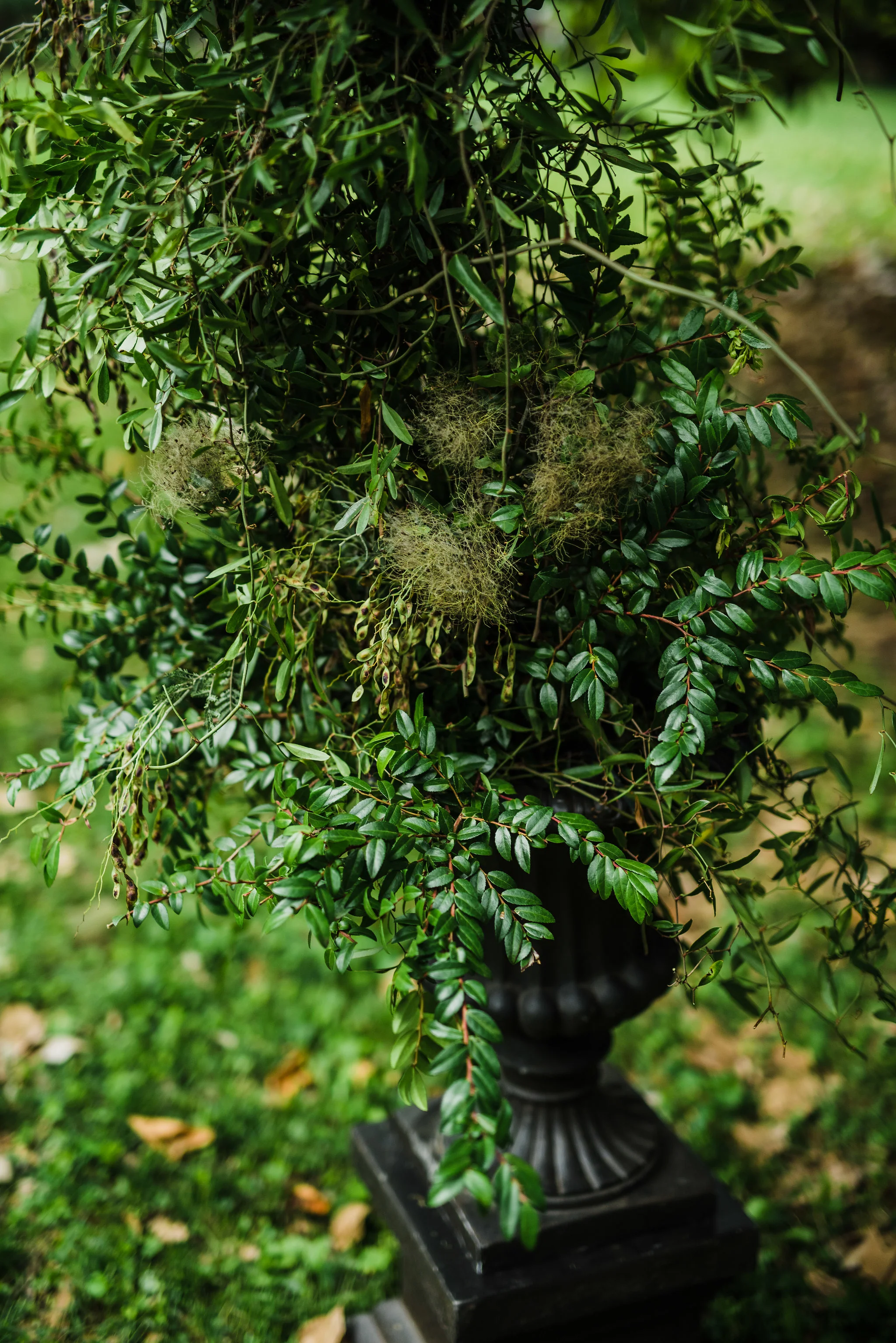 Art Deco inspired garden wedding at Travellers Rest in Nashville with lush, organic floral design