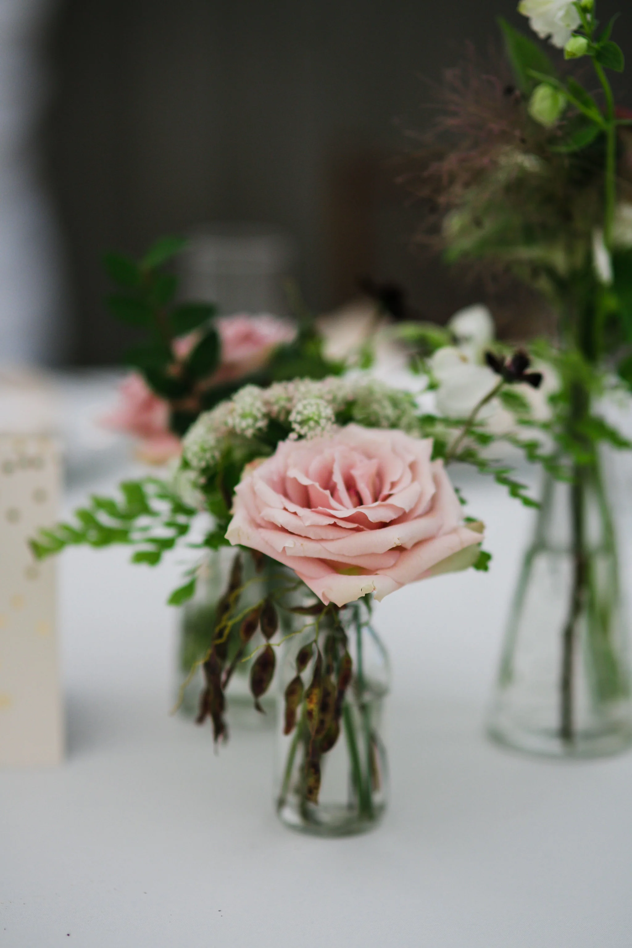 Art deco garden party wedding at Historic Travellers Rest in Nashville with organic, untamed floral design
