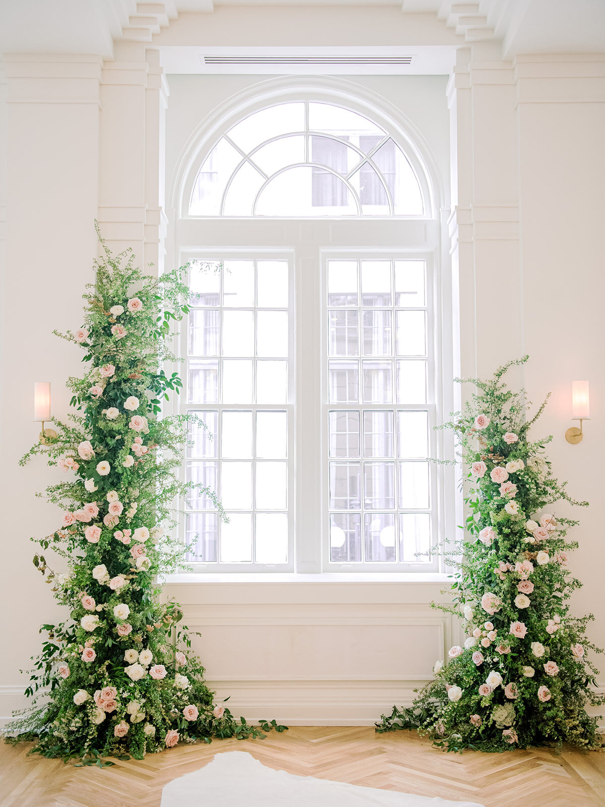 Top 3 Ways To Surprise and Delight Your Wedding Guests With Flowers