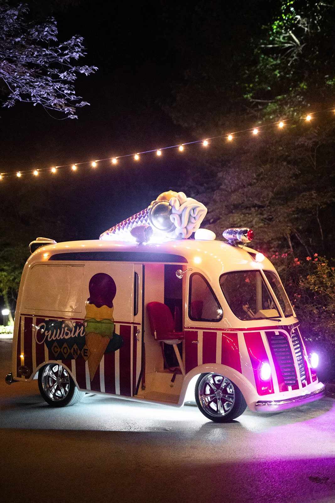 Welcome dinner on the front drive with wildflower centerpieces using ranunculus, chinos, hops, blackberries, persimmons, hops, garden roses, and natural, asymmetrical greenery. RT Lodge and Nashville wedding florist. Ice cream truck surprise for the…