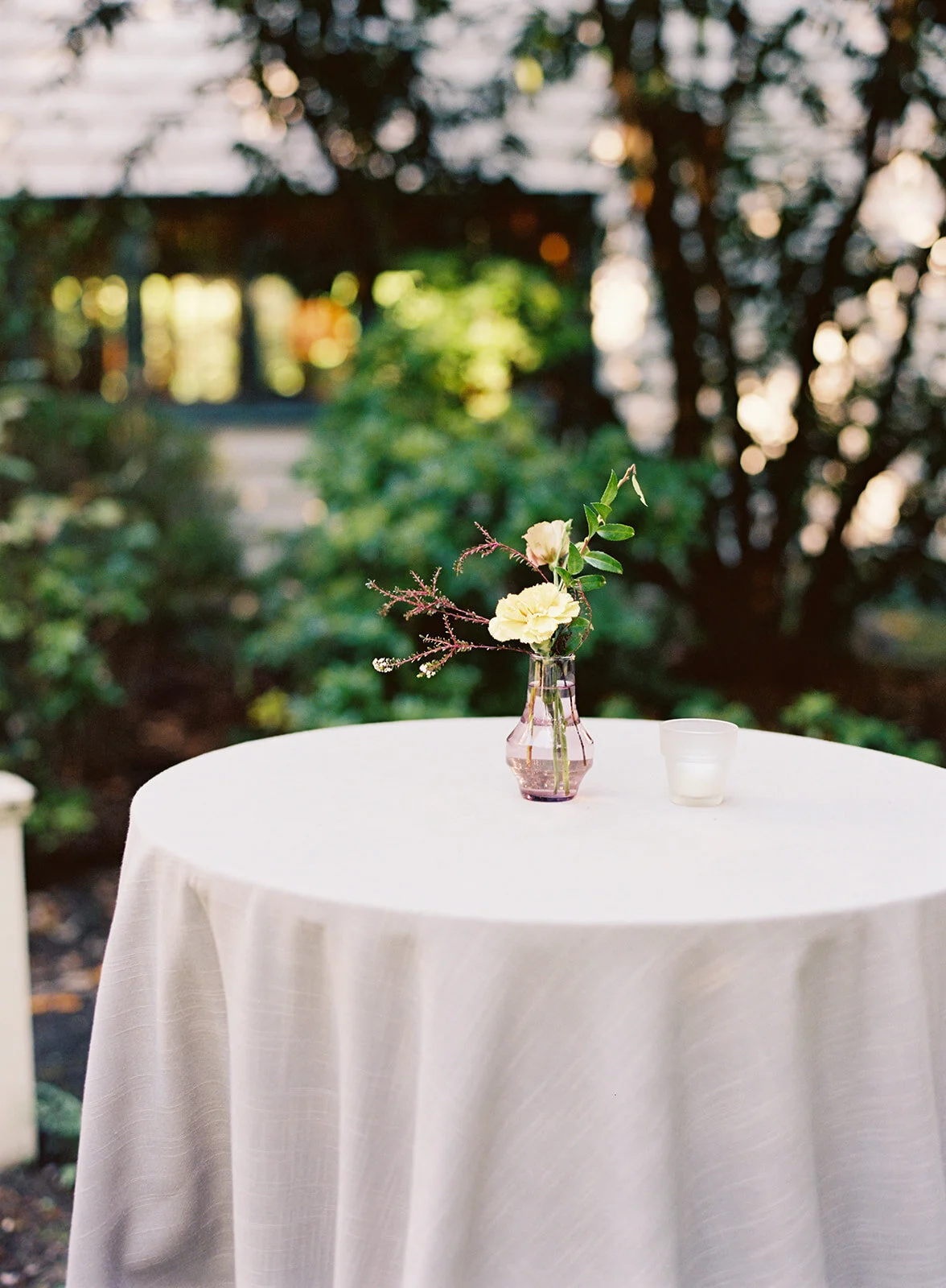 Late summer wildflower-inspired wedding floral design at RT Lodge.