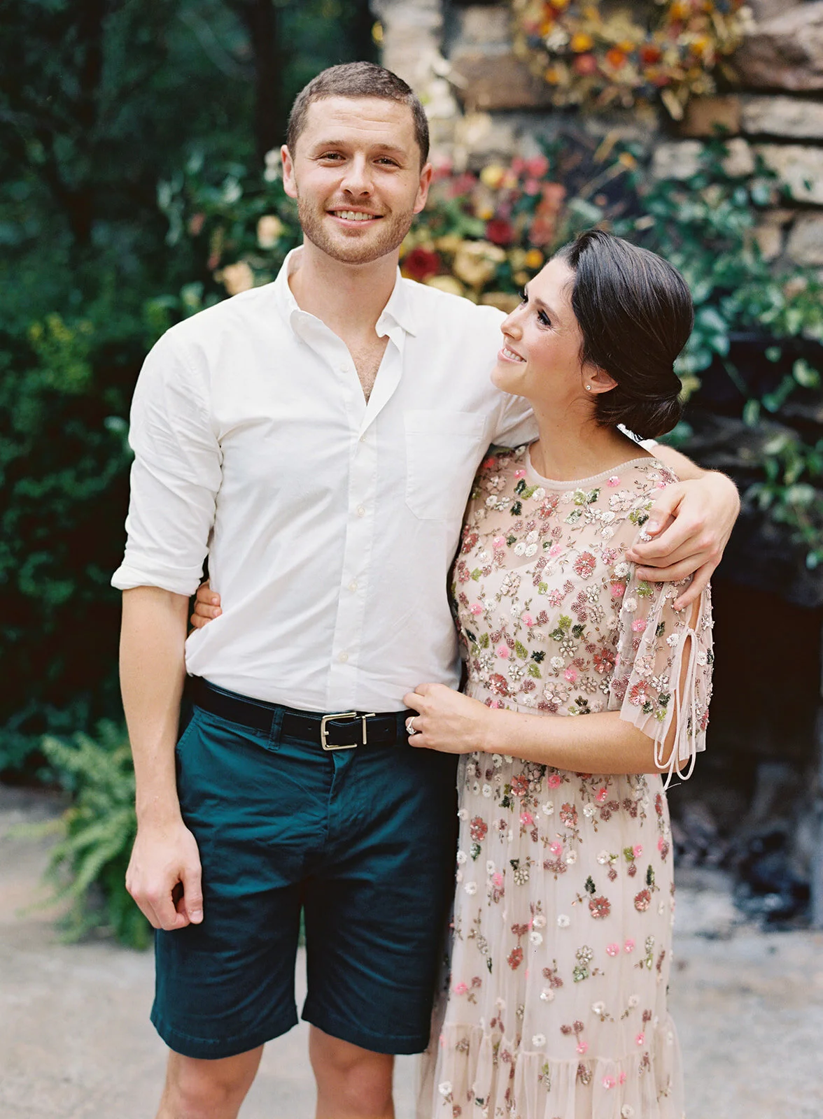Late summer wildflower-inspired wedding floral design at RT Lodge. Asymmetrical, growing flower installation for the mantle.
